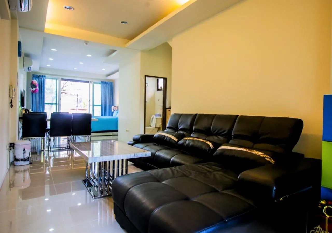 Family in Sanyi Wei Wei Feng B&B