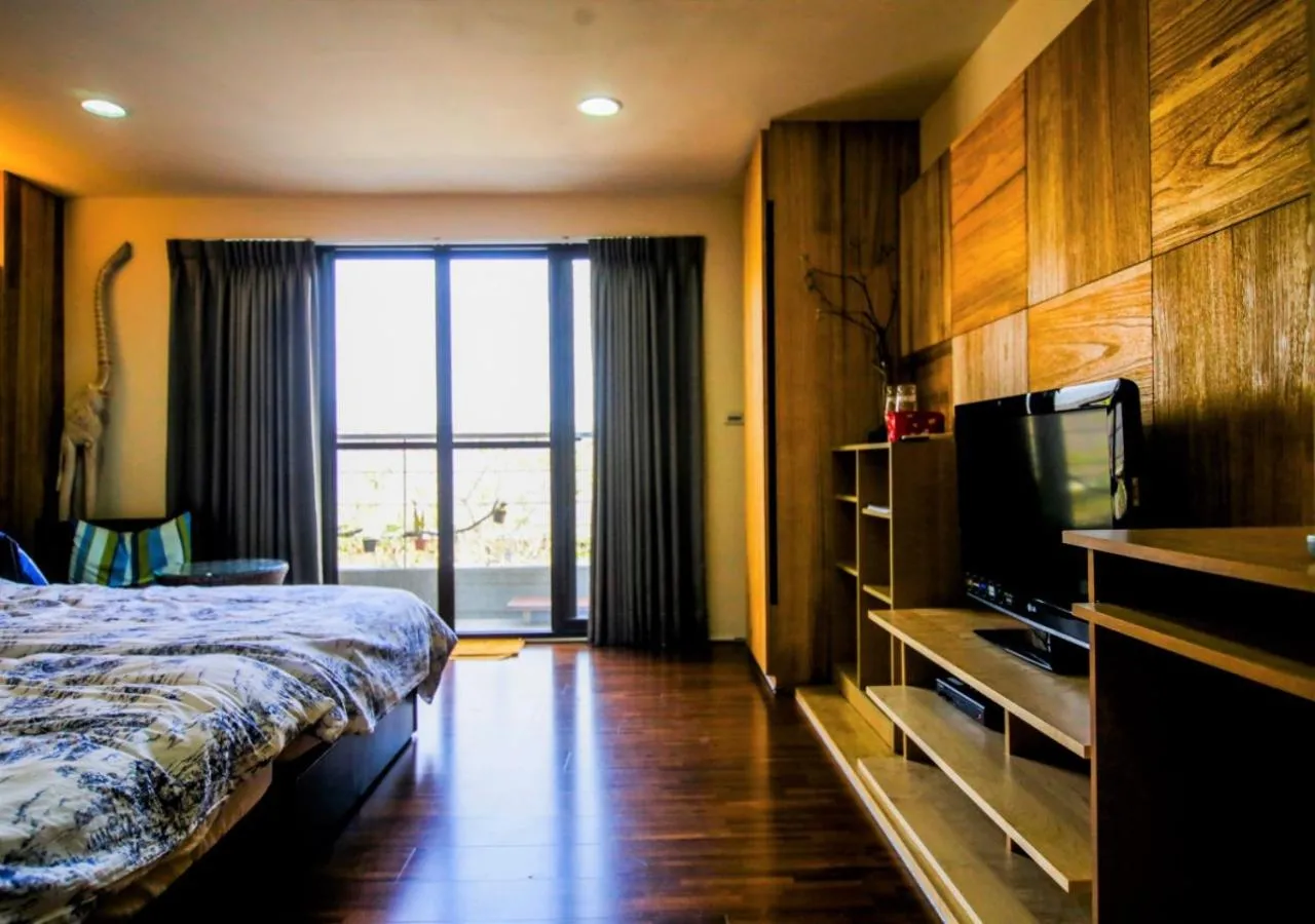 Photo of the whole room, Bed in Sanyi Wei Wei Feng B&B