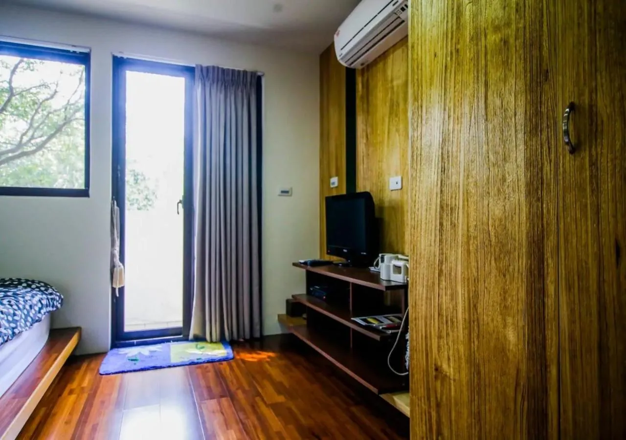 Staff in Sanyi Wei Wei Feng B&B