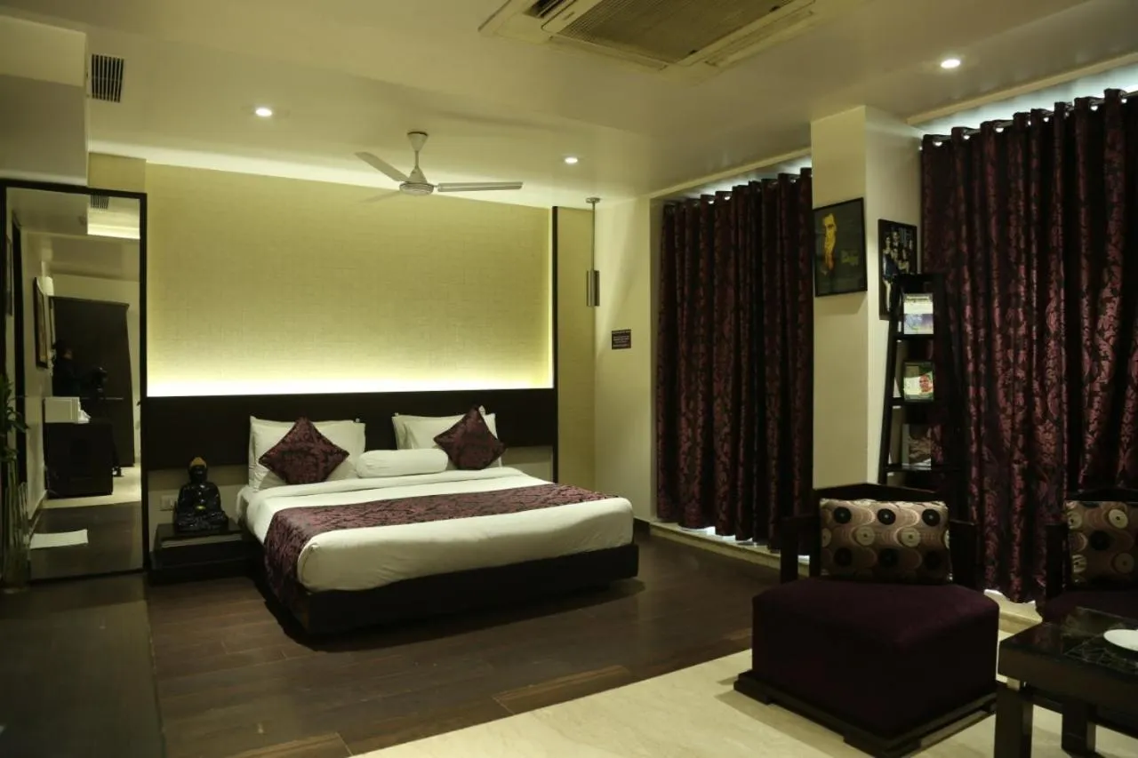 Photo of the whole room, Bed in WoodApple Residency