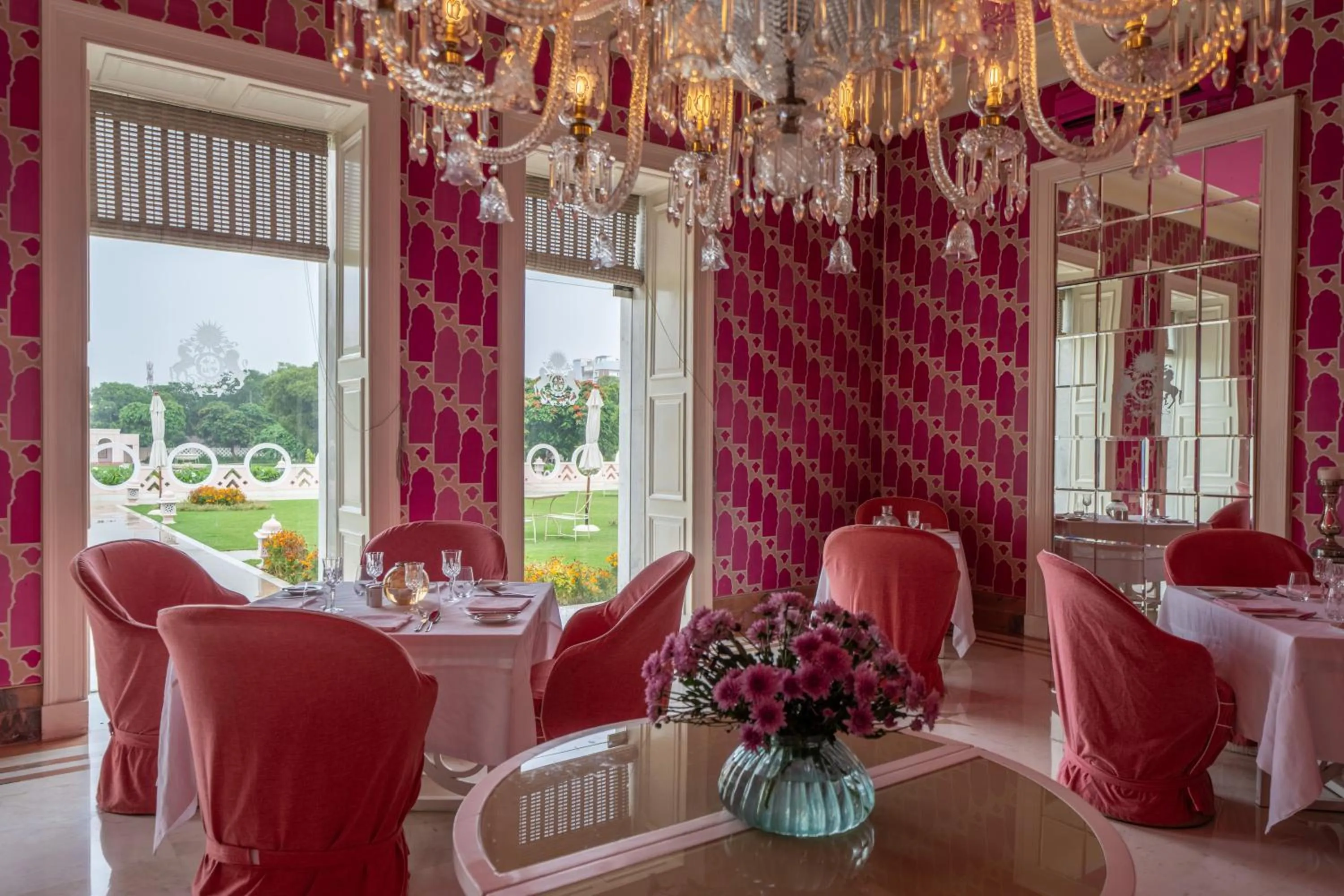 Restaurant/places to eat in Rajmahal Palace RAAS