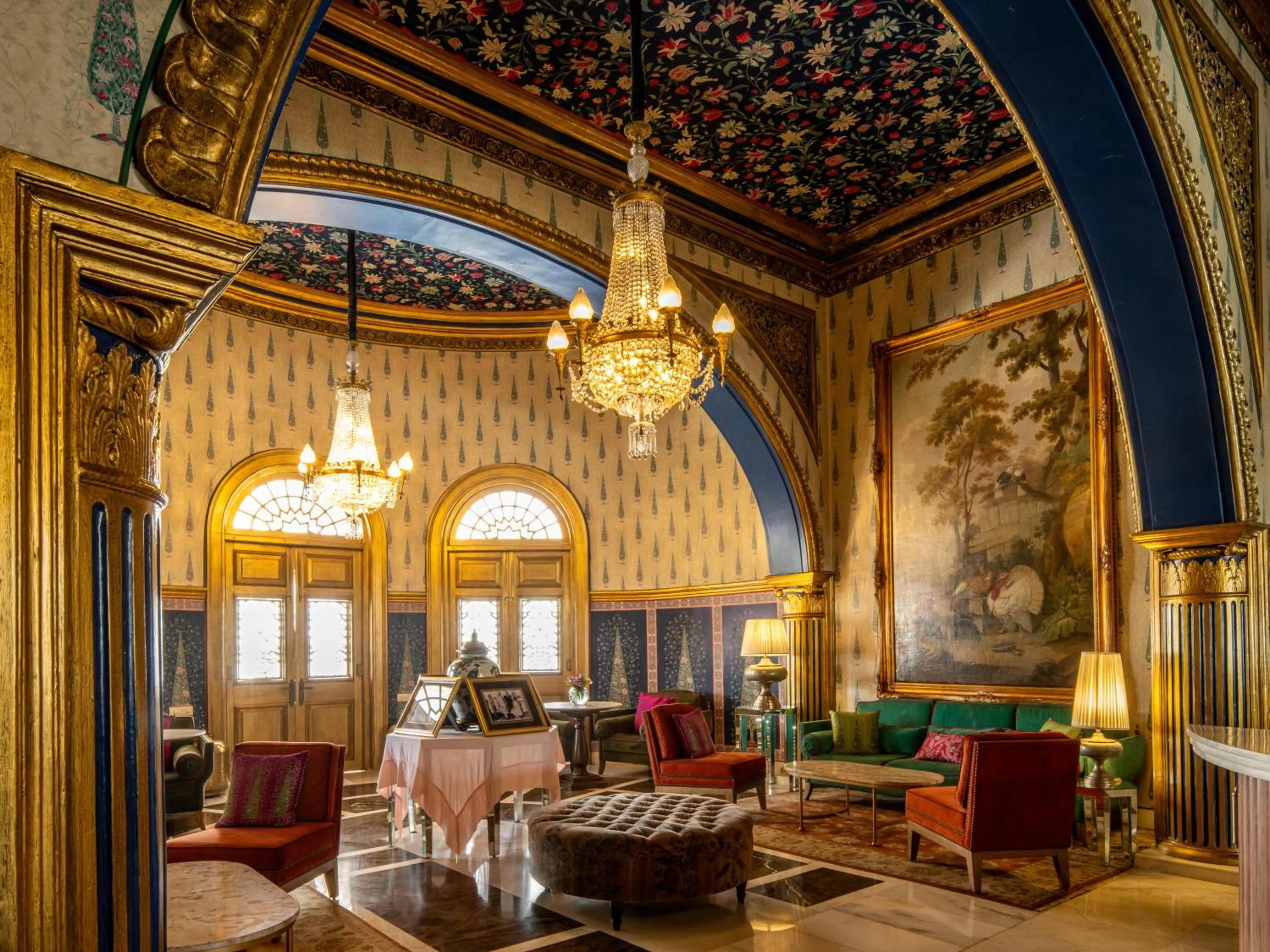 Restaurant/places to eat in Rajmahal Palace RAAS