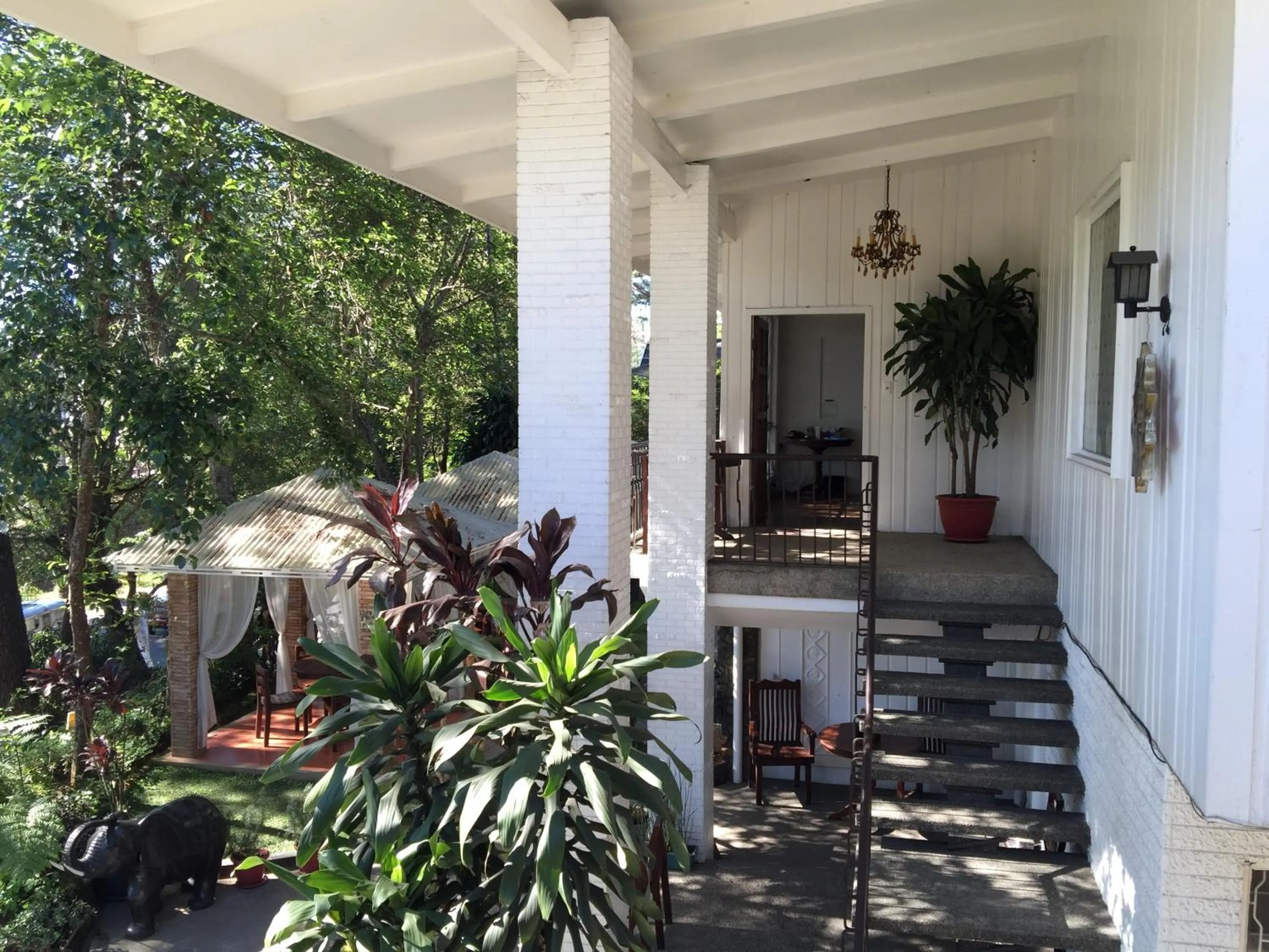 Facade/entrance in La Casa Bianca