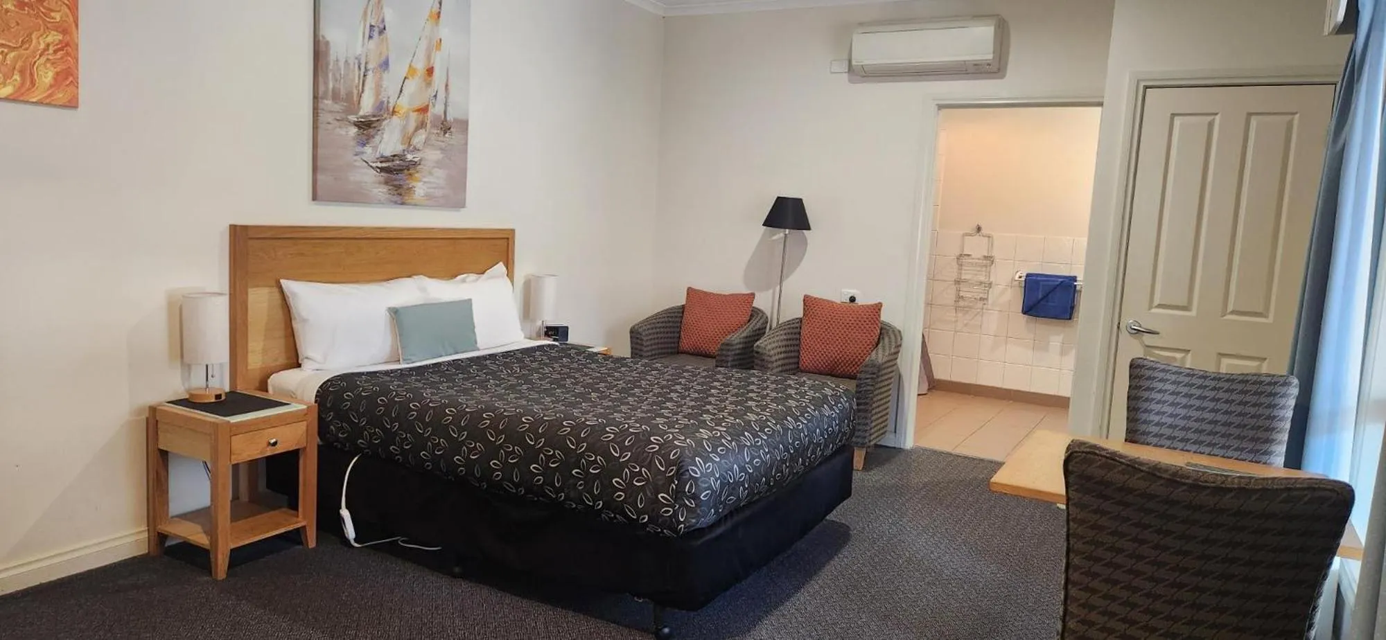 Bedroom, Bed in Motel On A'Beckett