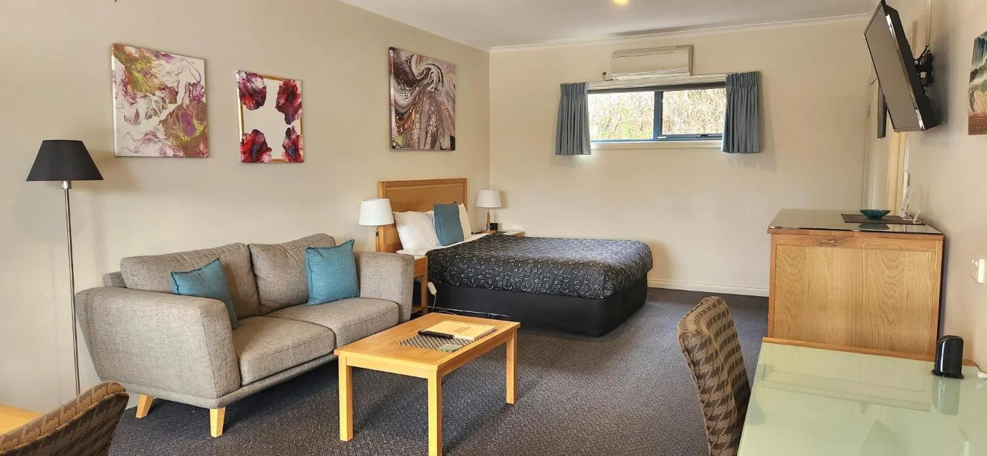 Living room in Motel On A'Beckett