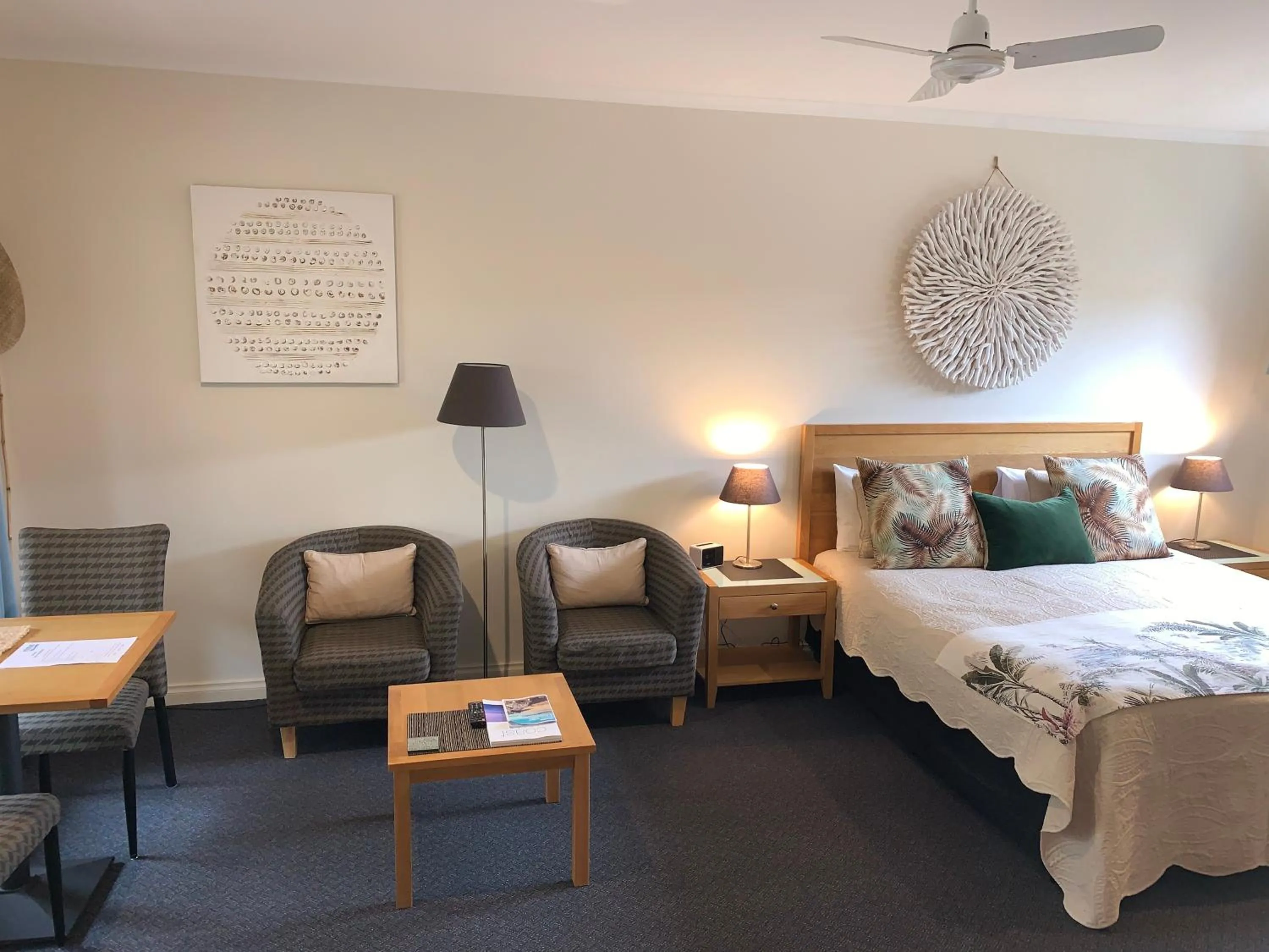 Bedroom, Bed in Motel On A'Beckett