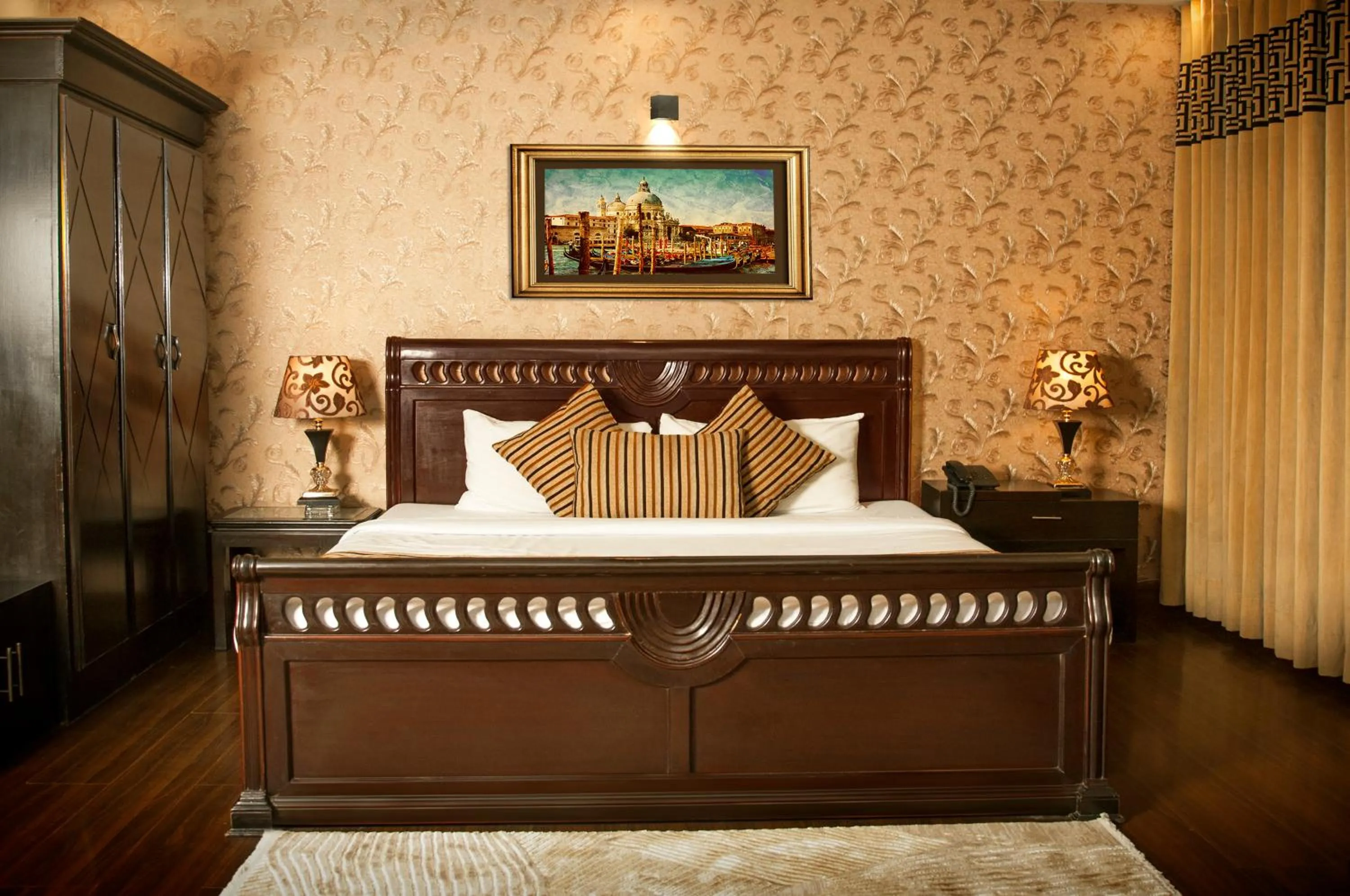 Bed in Royal Elegance Hotel