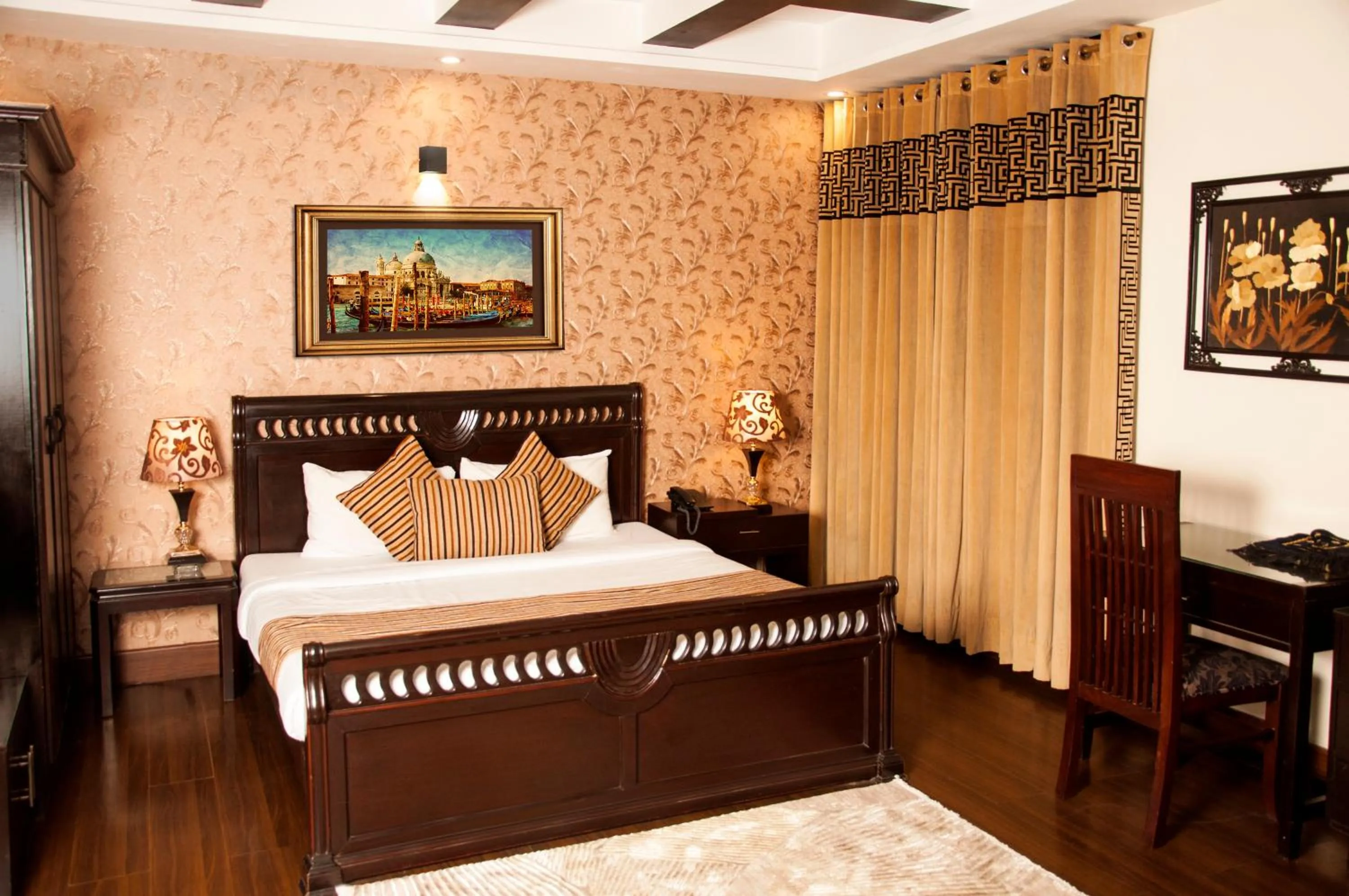 Bed in Royal Elegance Hotel