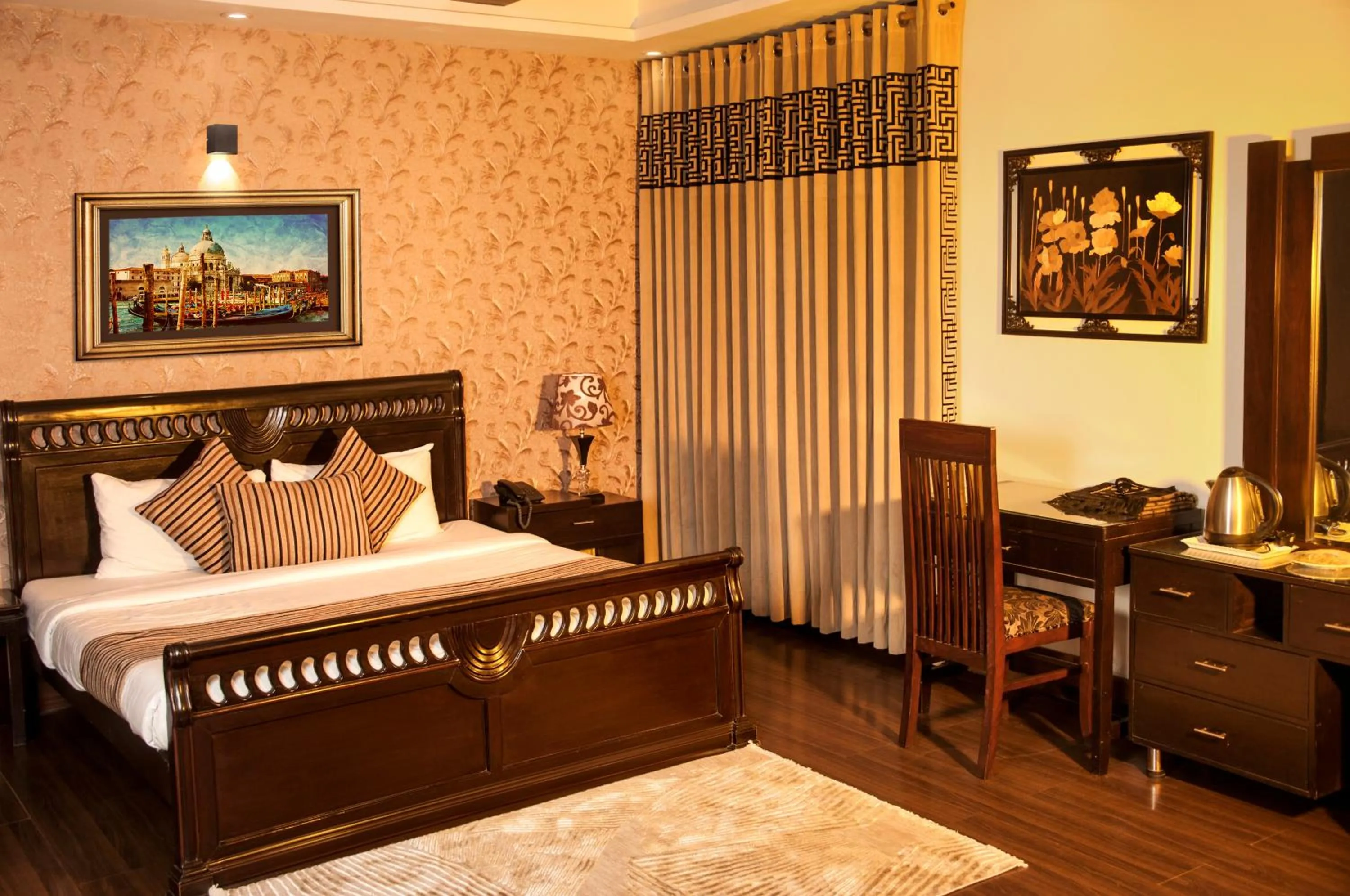 Bed in Royal Elegance Hotel