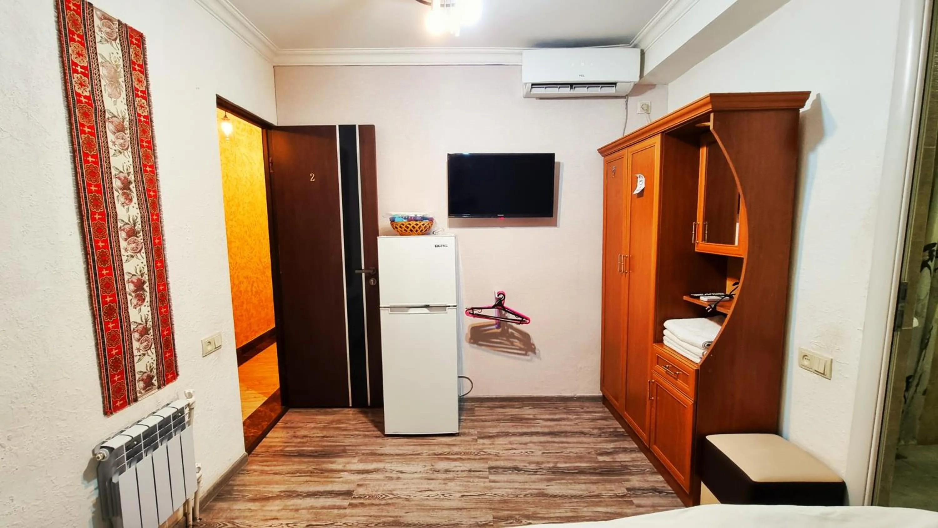 Economy Triple Room in Apple Hotel