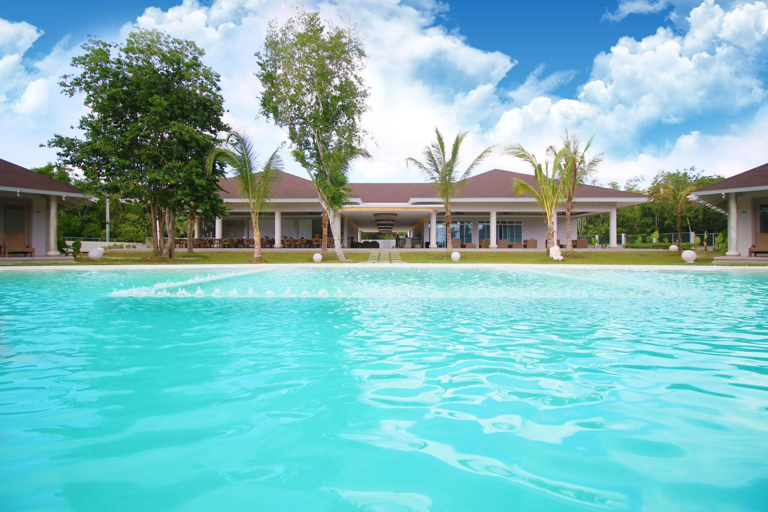 Swimming pool in Bohol Shores