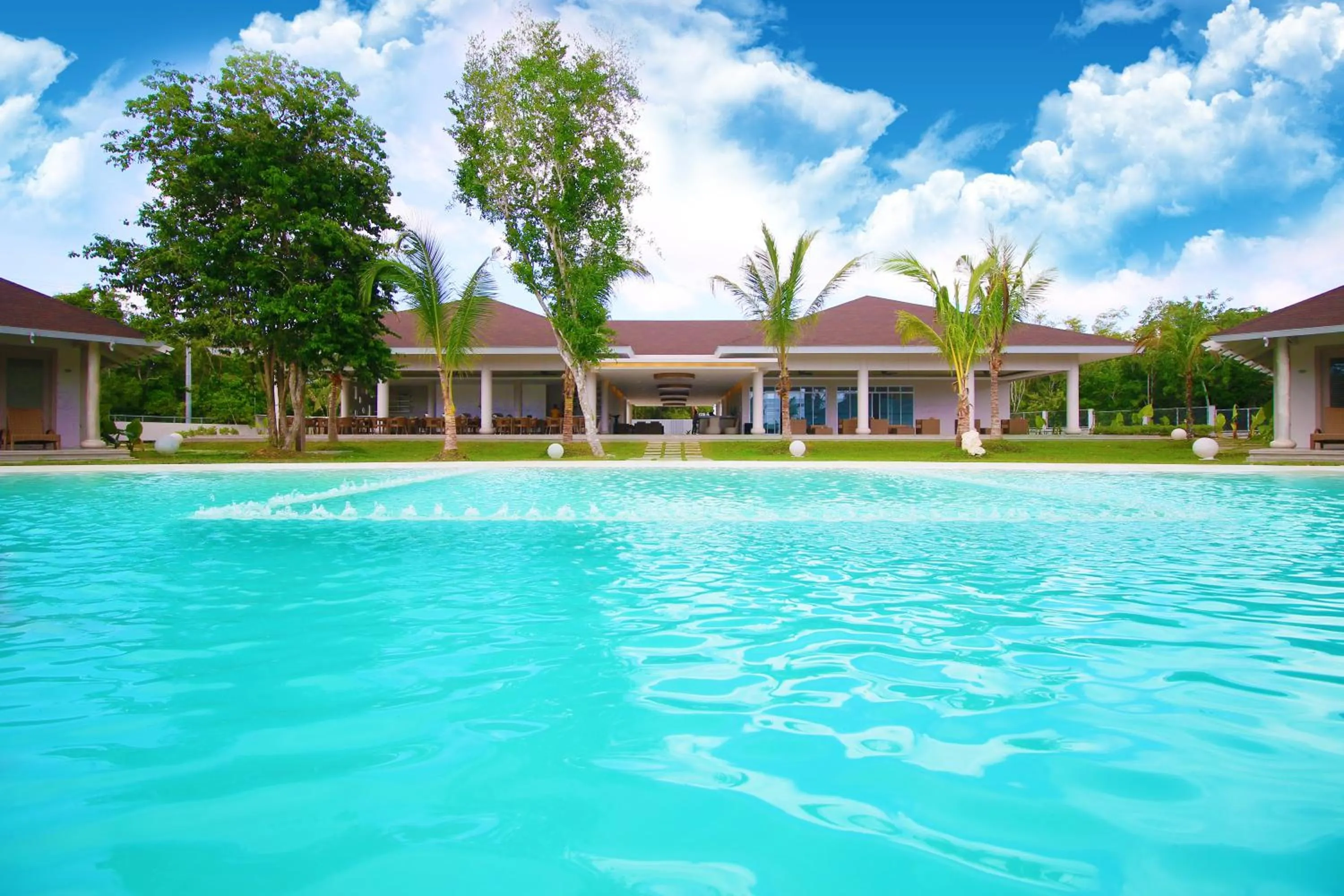 Swimming pool in Bohol Shores