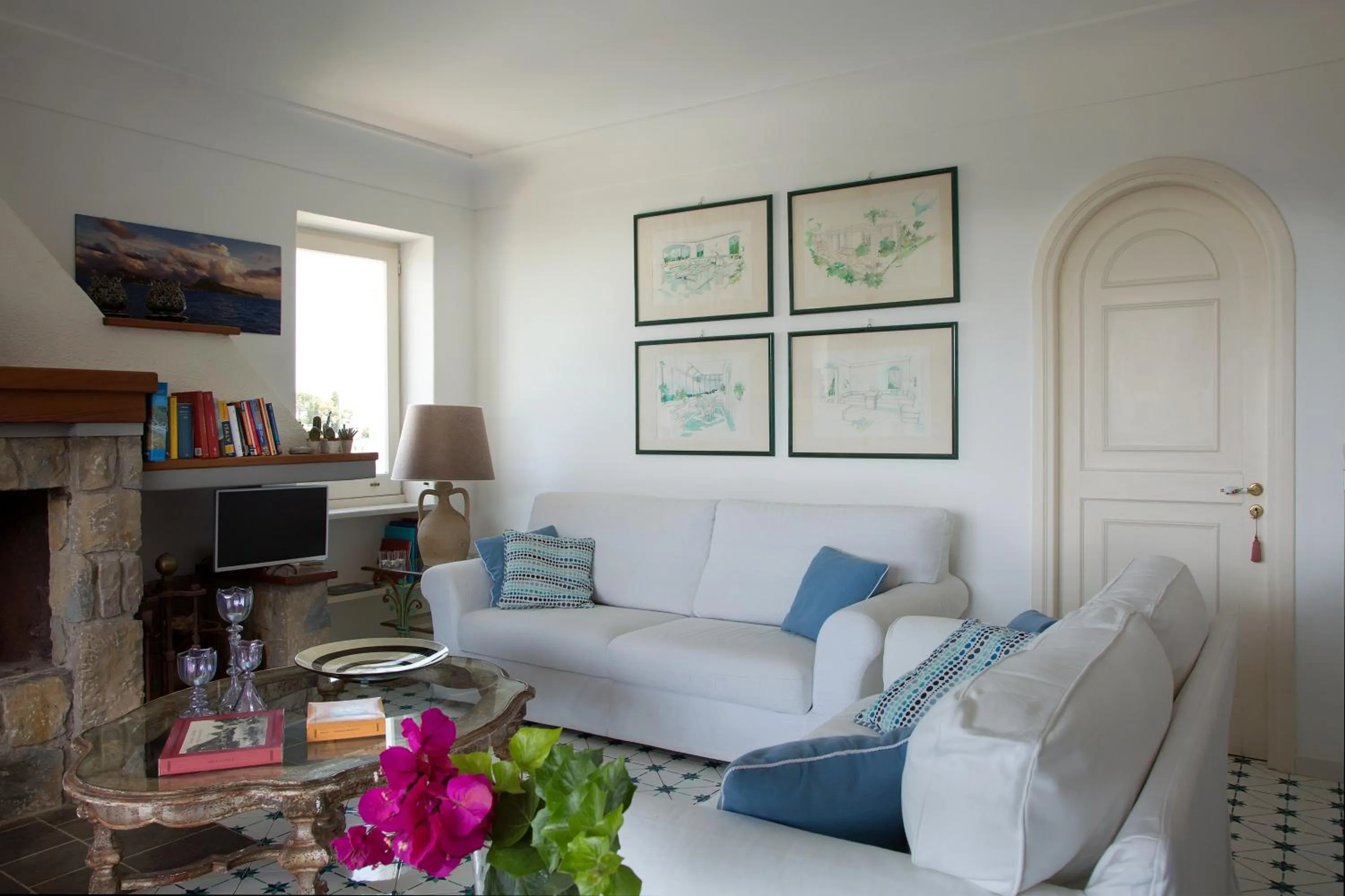 Communal lounge/ TV room in Riolinciano14 B&B