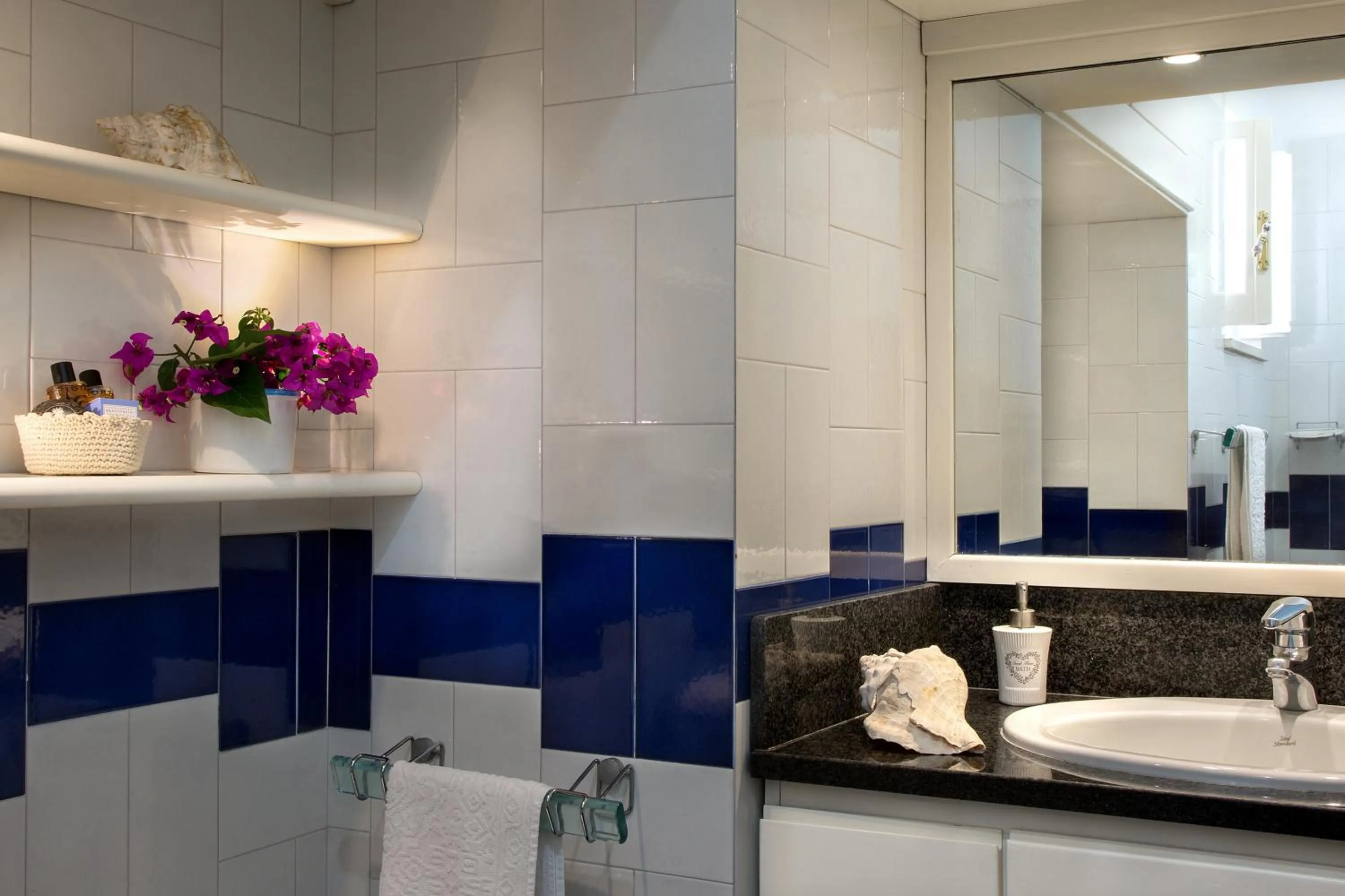 Bathroom in Riolinciano14 B&B