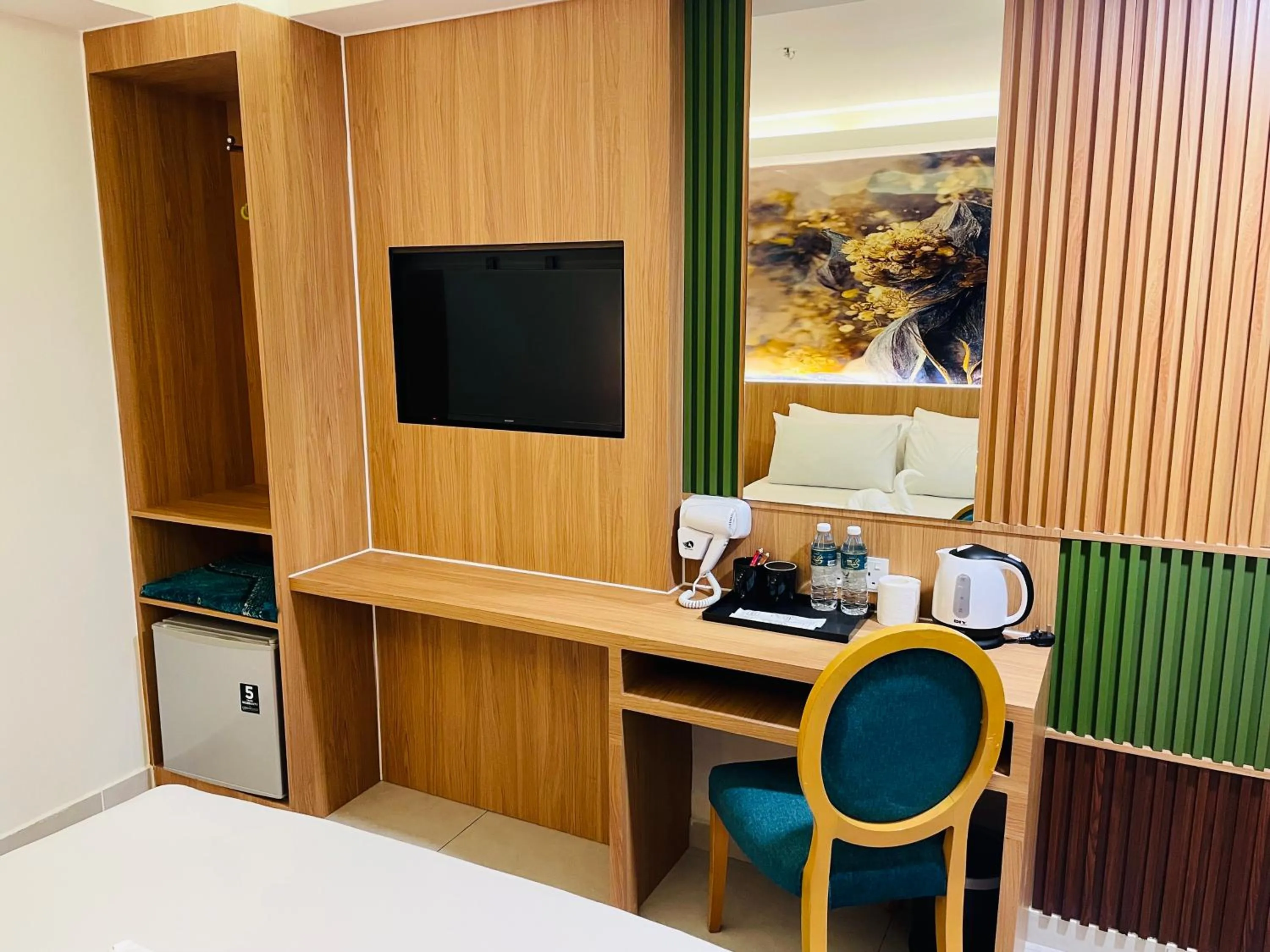 Property building, Bed in ESSY Hotel KL Sentral