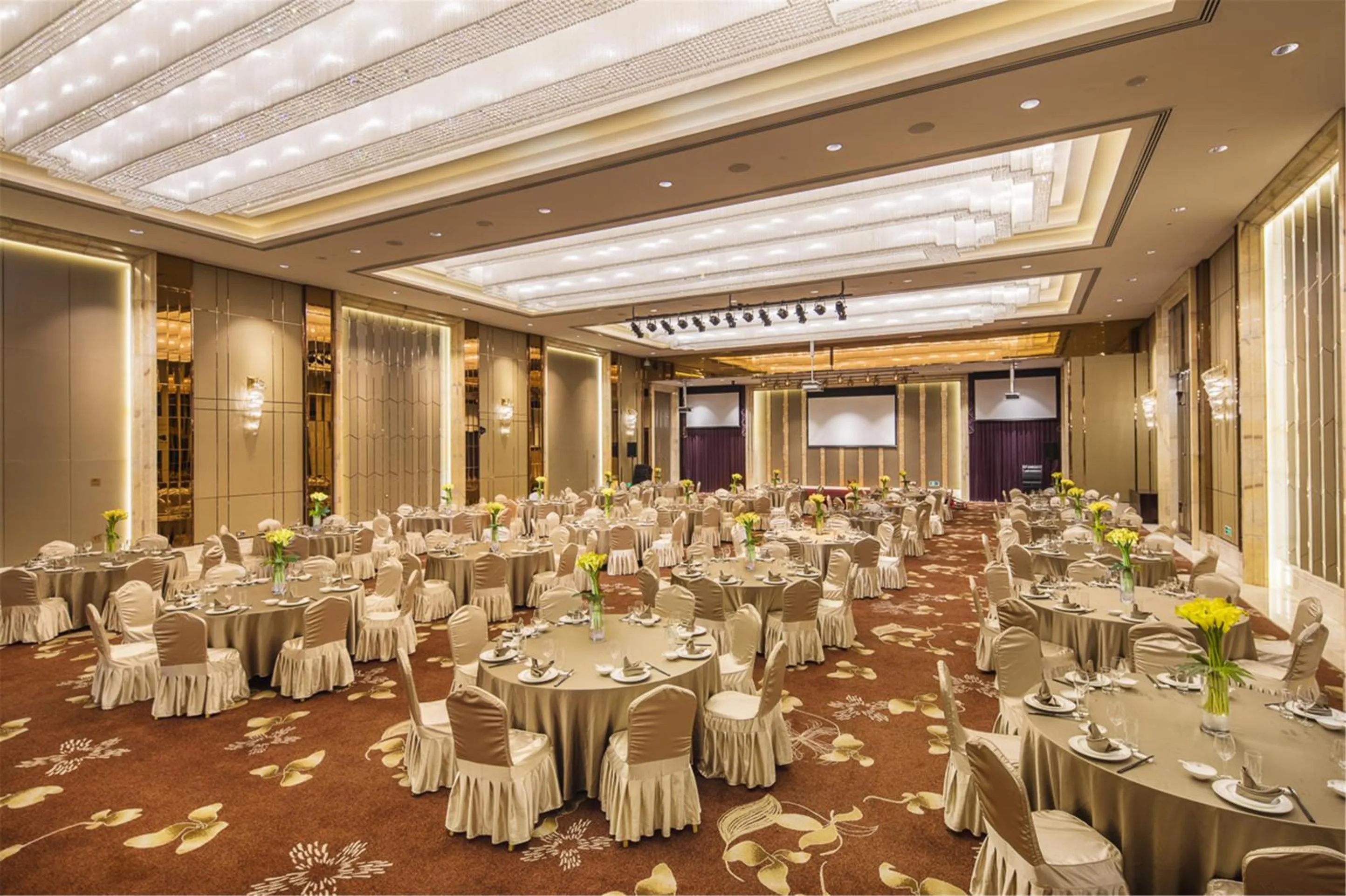 Restaurant/places to eat in Royal Century Hotel Shanghai