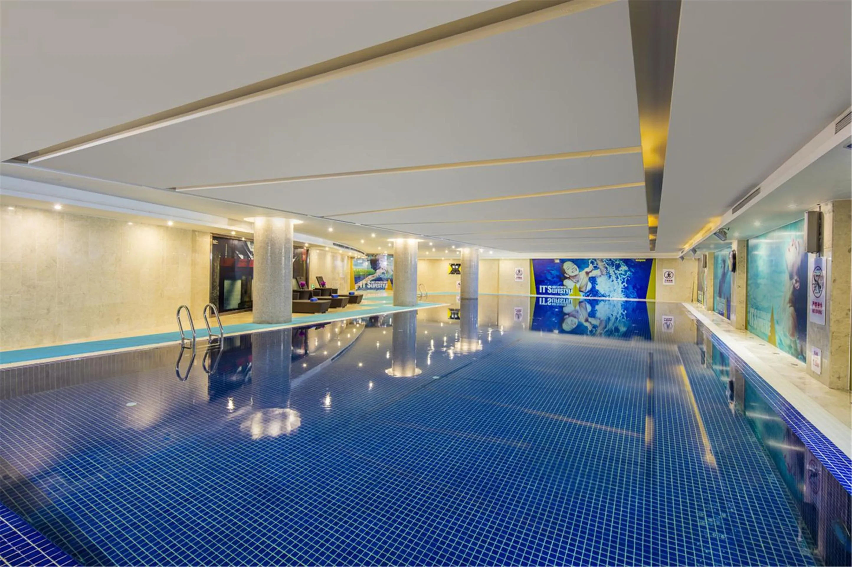 Swimming pool in Royal Century Hotel Shanghai
