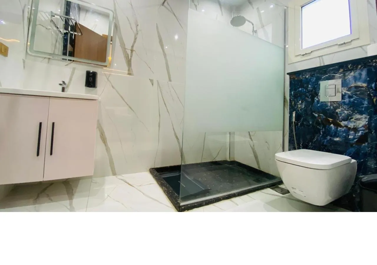 Toilet in Golden Season Hotel