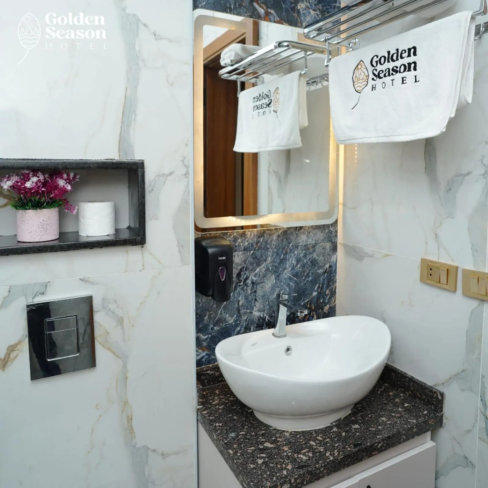 Toilet in Golden Season Hotel