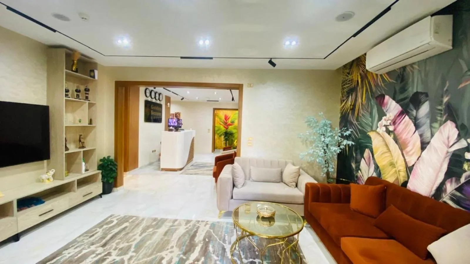 Lobby or reception in Golden Season Hotel