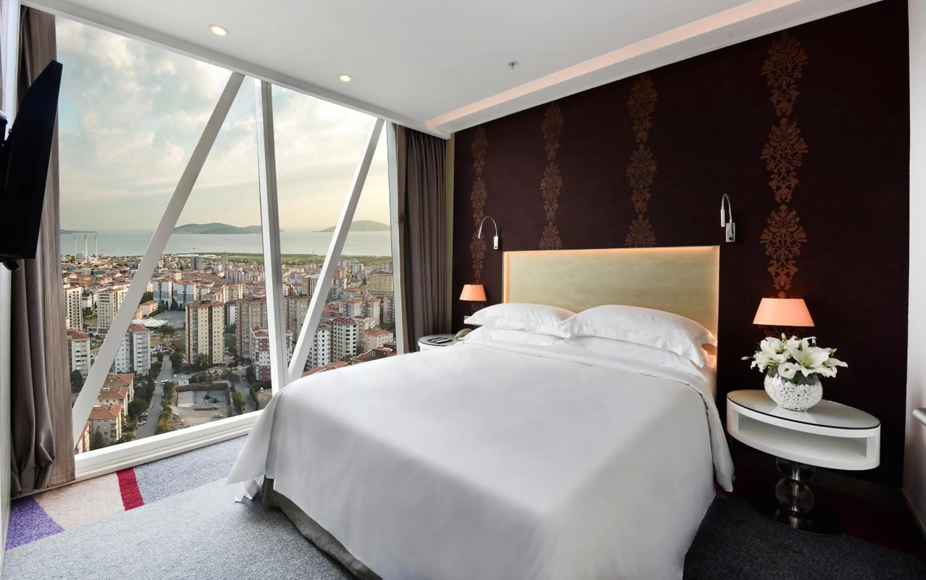 Bed in Burgu Arjaan by Rotana Istanbul Asia