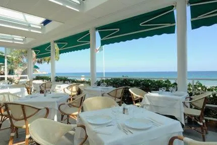 Restaurant/places to eat in Hotel Beau Sejour