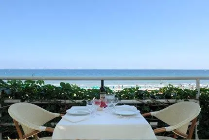 Restaurant/places to eat in Hotel Beau Sejour