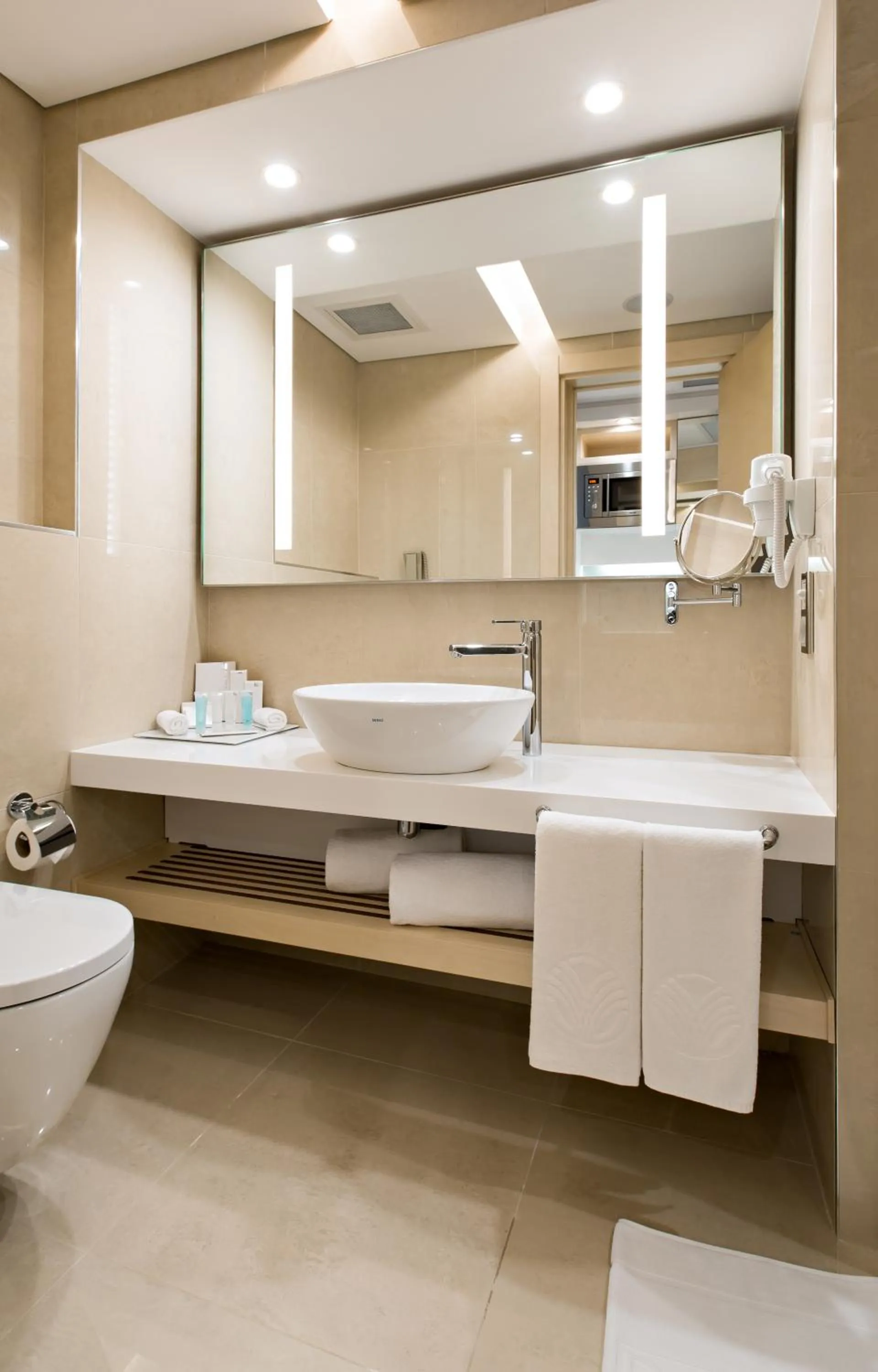 Toilet in Tango Arjaan by Rotana Istanbul Asia