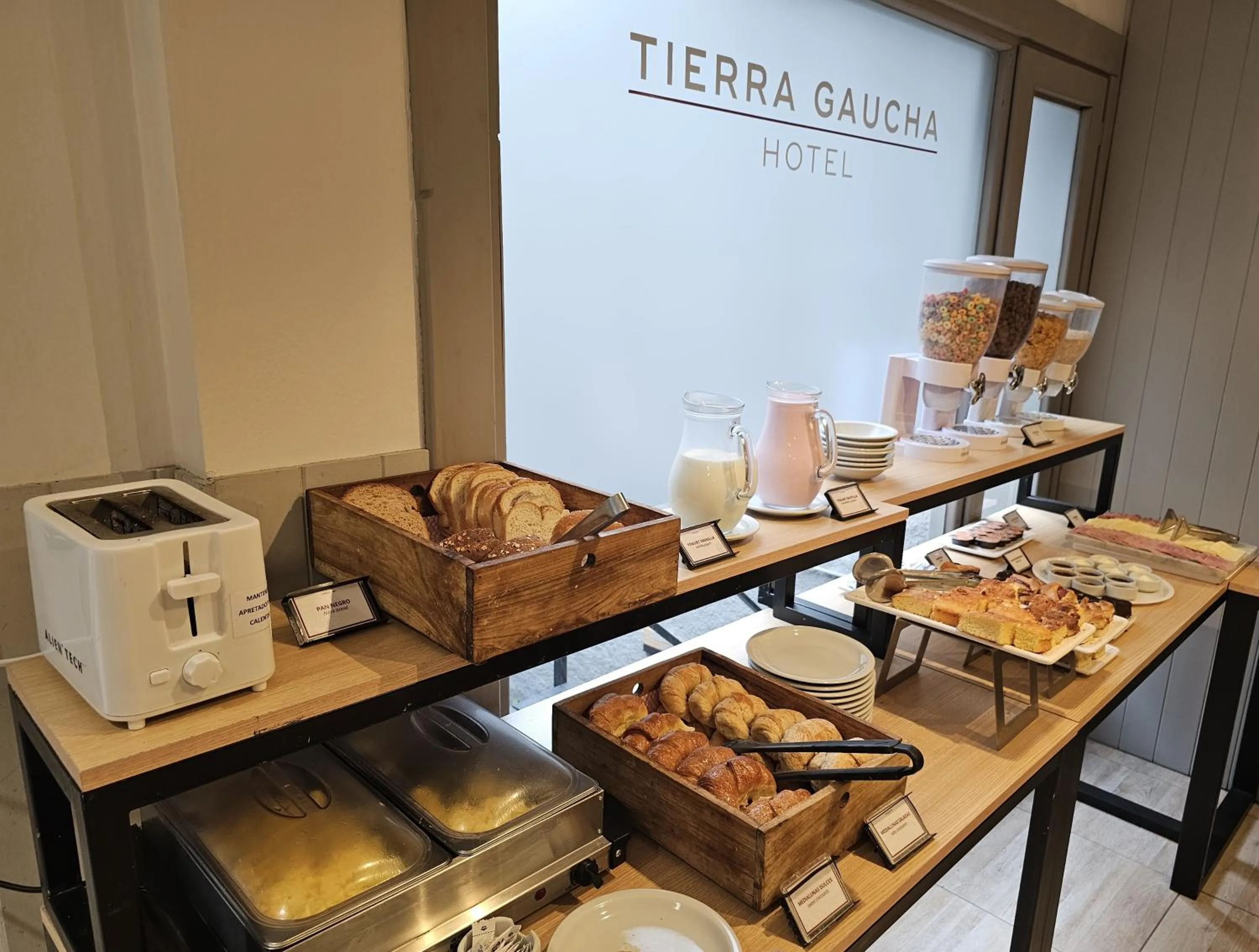 Buffet breakfast in Hotel Tierra Gaucha