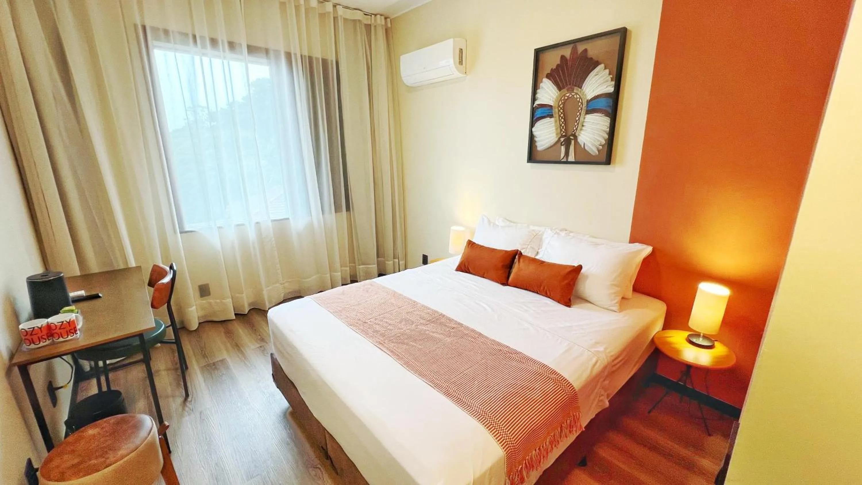 Deluxe Queen Room in Cozy House