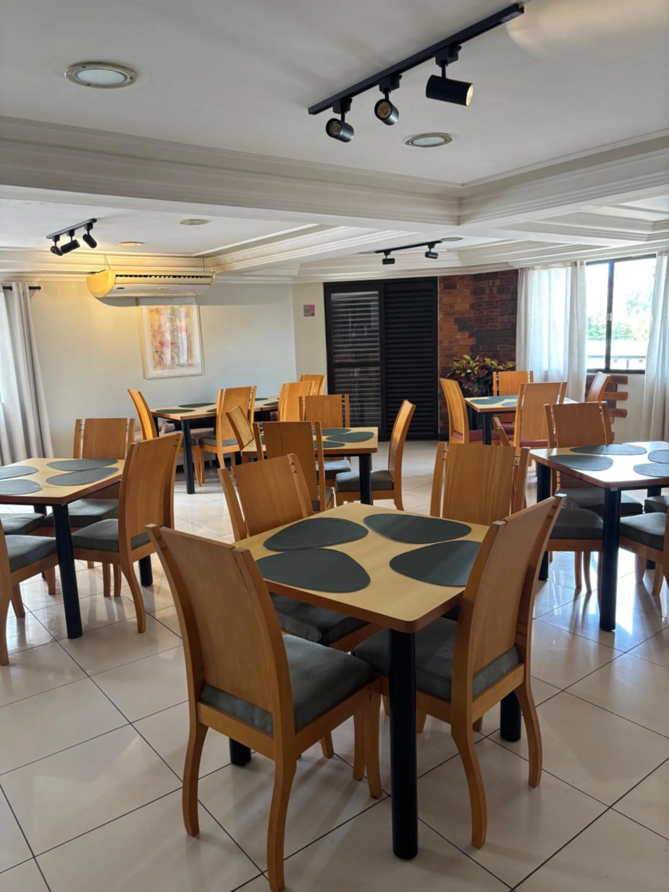 Restaurant/places to eat in Gran Roza Hotel