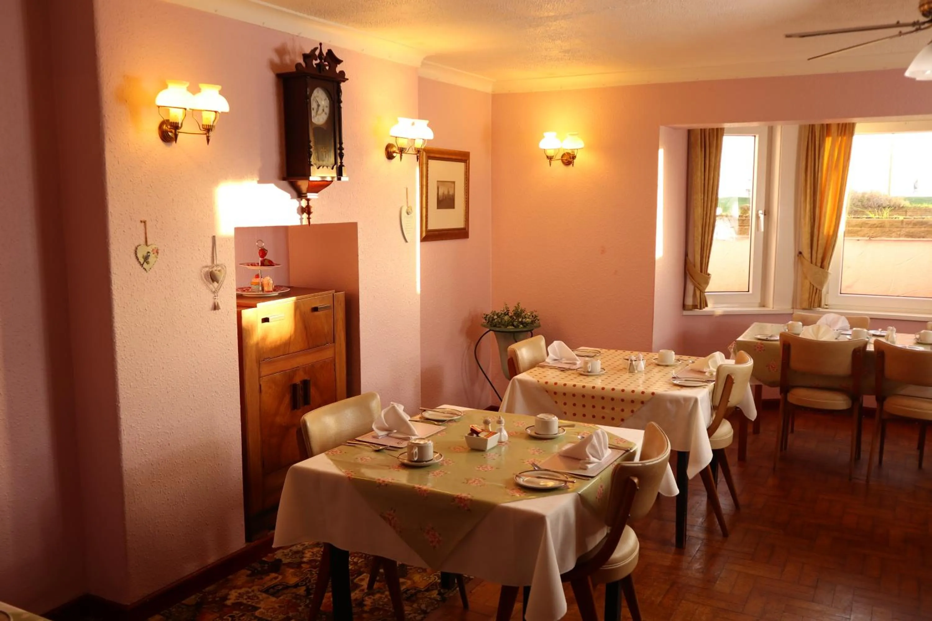 Food and drinks in Cherry Tree Hotel