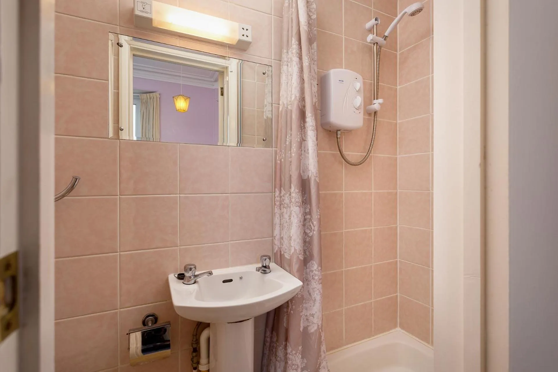 Bathroom in Cherry Tree Hotel