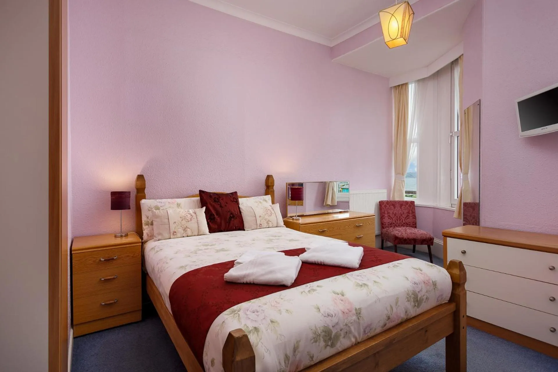 Bedroom, Bed in Cherry Tree Hotel