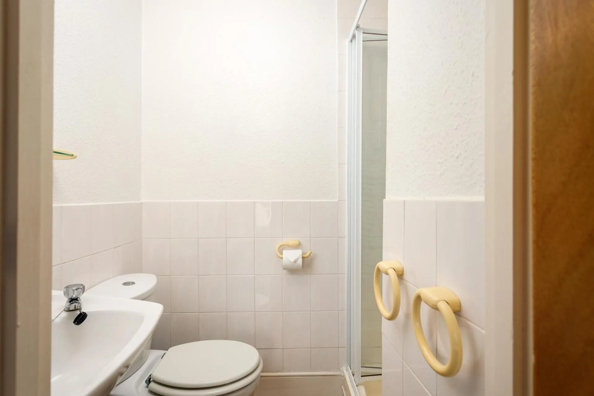 Bathroom in Cherry Tree Hotel
