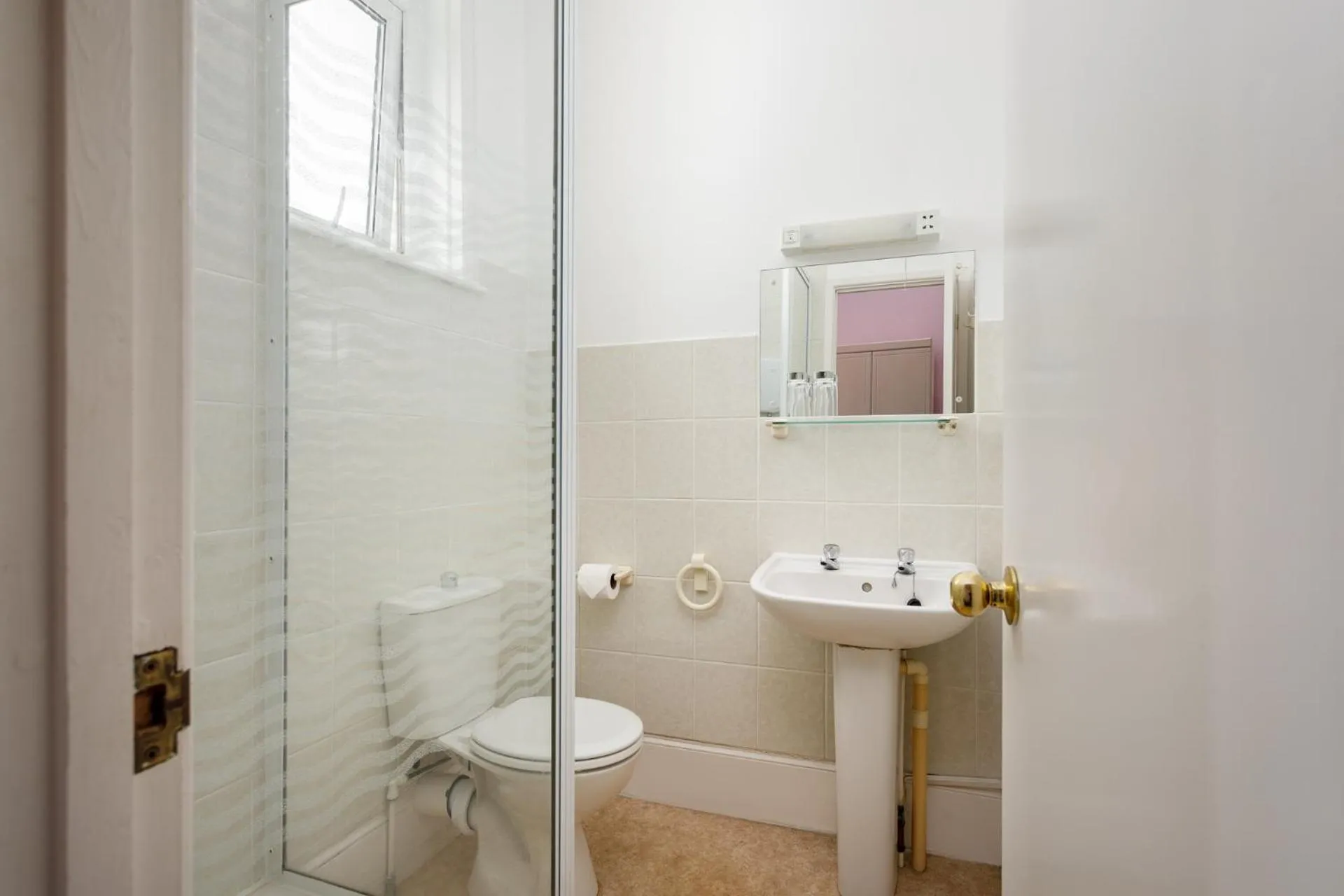 Bathroom in Cherry Tree Hotel