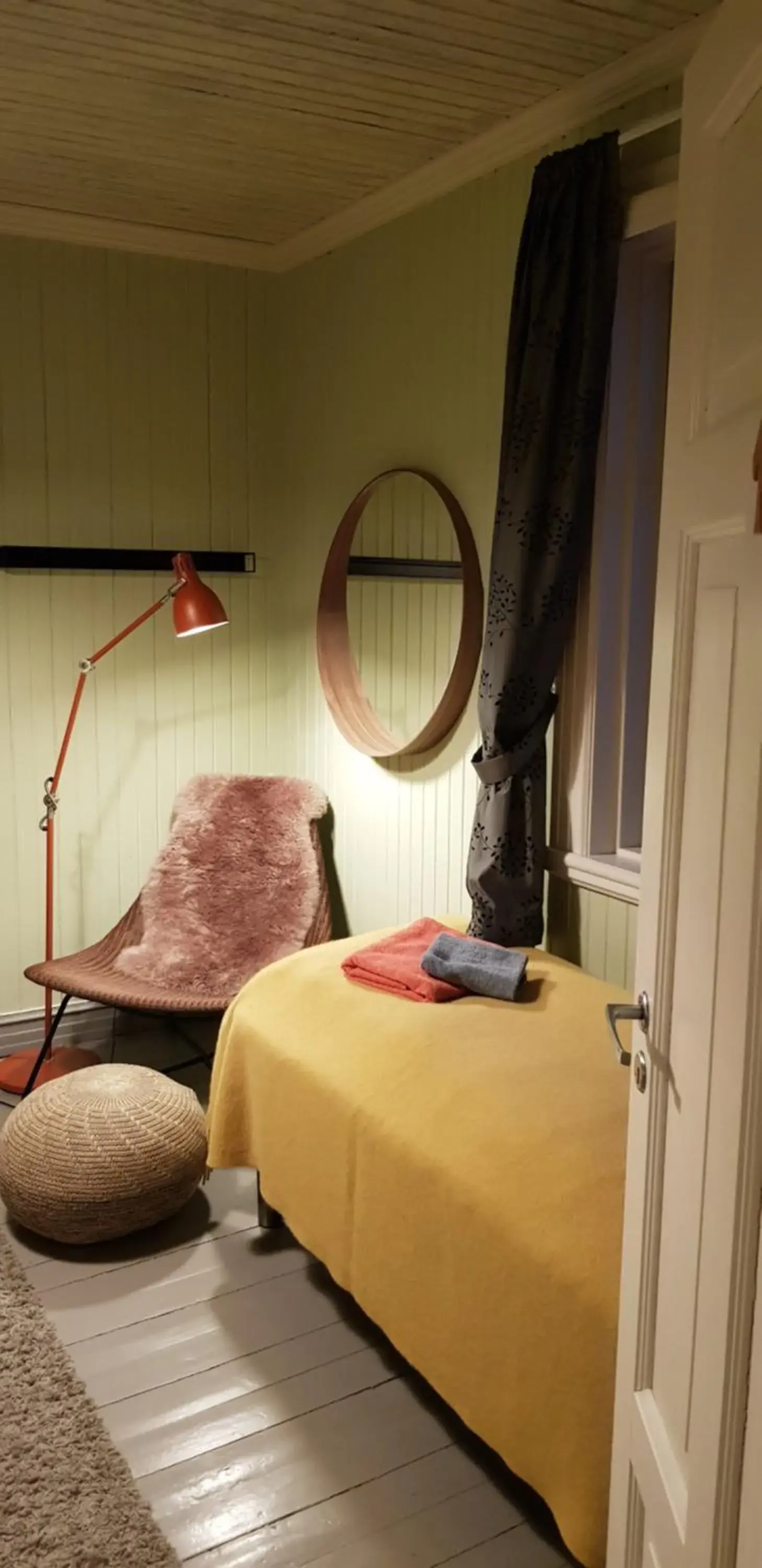 Twin Room with Shared Bathroom - single occupancy in Nyksund Ekspedisjonen Twin Room with Shared Bathroom - single occupancy in Nyksund Ekspedisjonen
