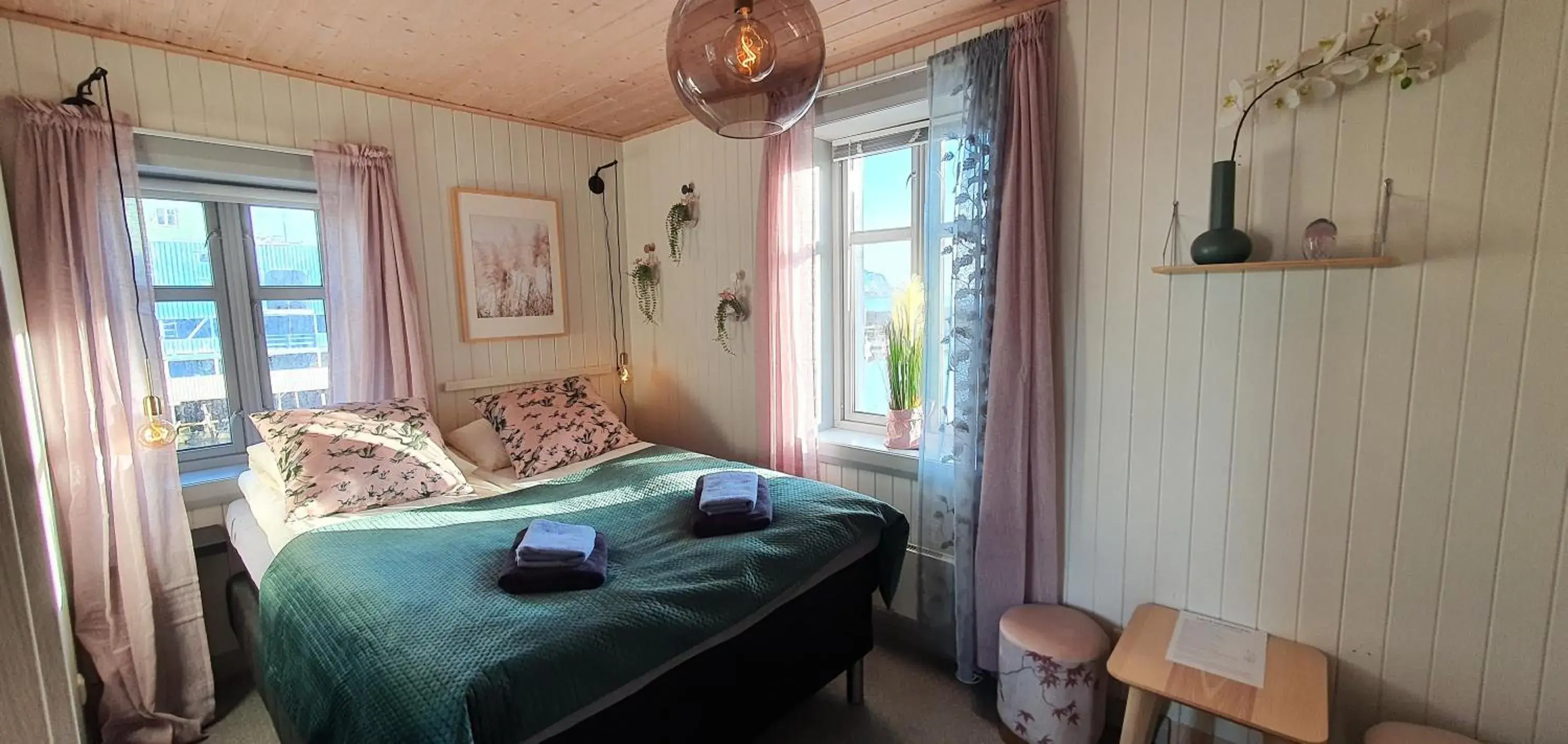 Double Room with Private Bathroom - single occupancy in Nyksund Ekspedisjonen Double Room with Private Bathroom - single occupancy in Nyksund Ekspedisjonen