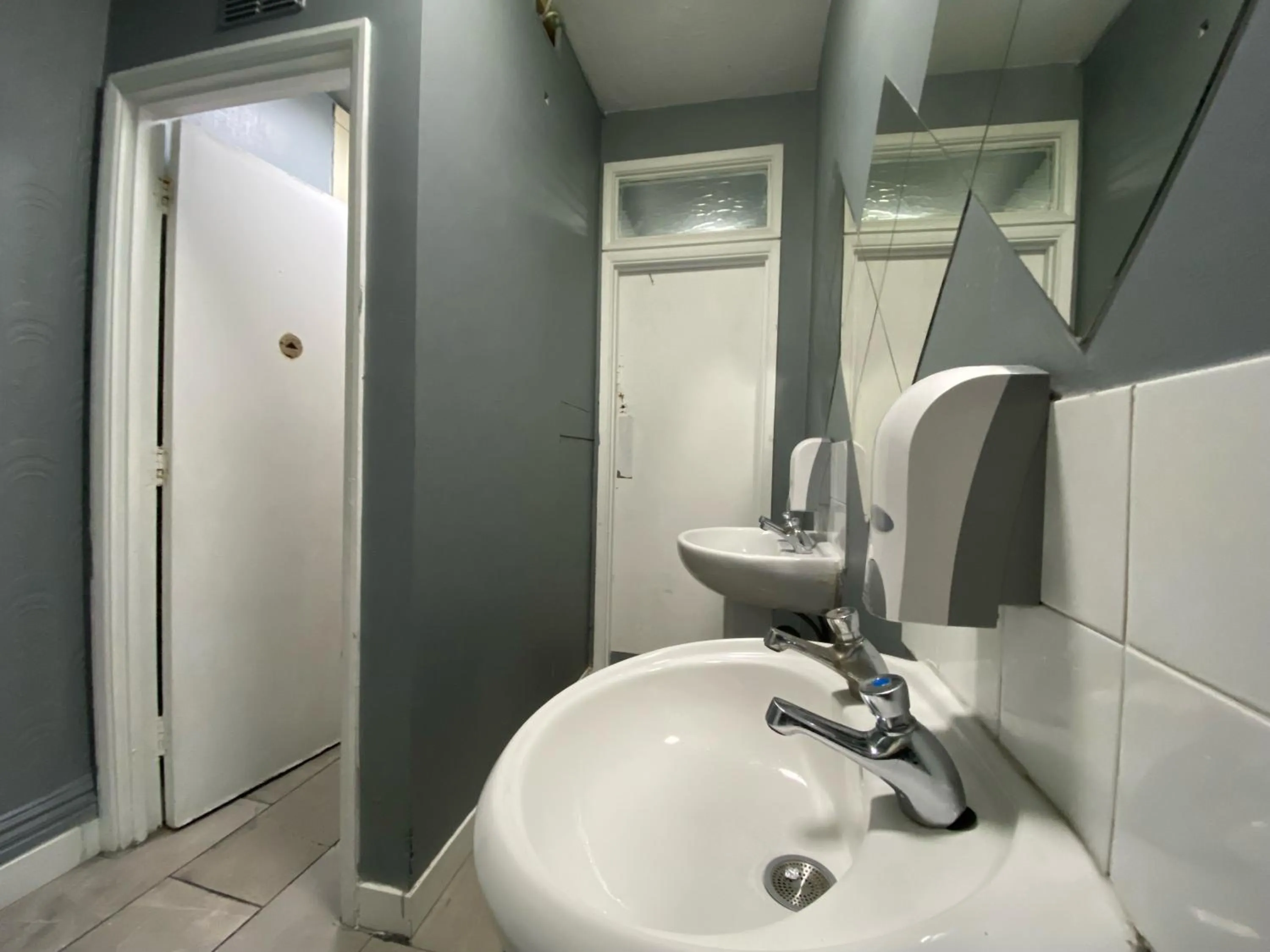 Shower in Queen Elizabeth Hostel