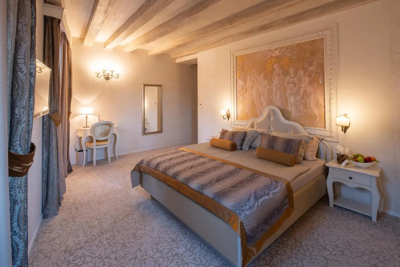 Bed in Heritage Hotel Life Palace Bed in Heritage Hotel Life Palace