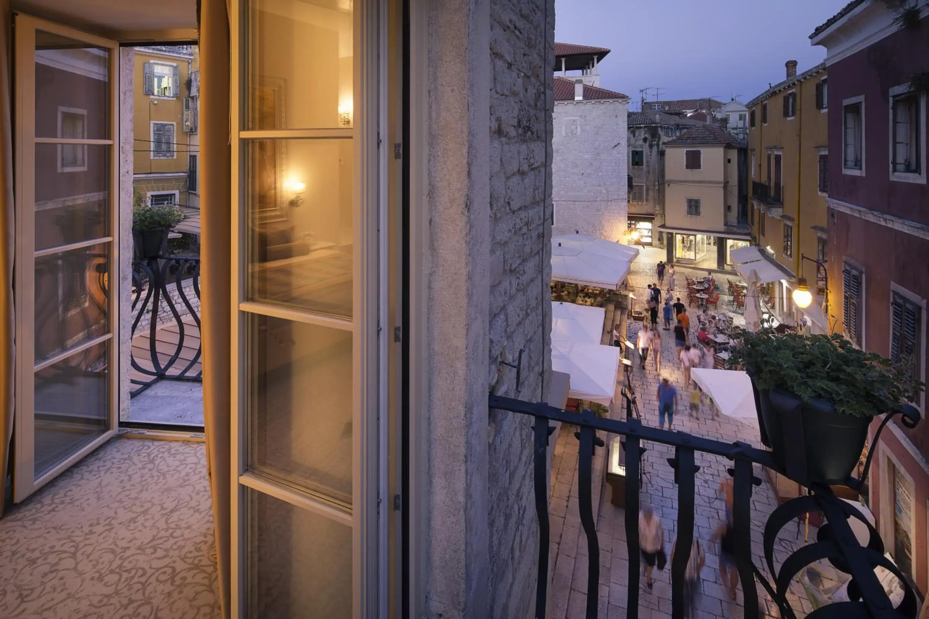 Executive Suite with Balcony in Heritage Hotel Life Palace Executive Suite with Balcony in Heritage Hotel Life Palace