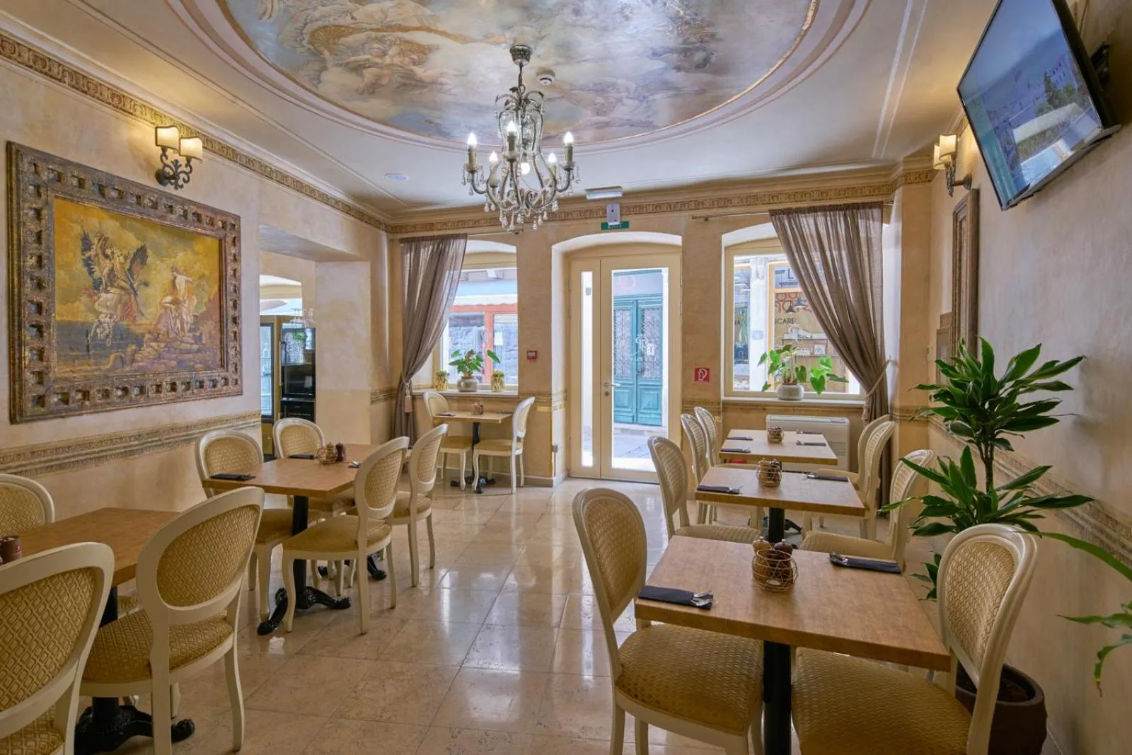 Breakfast in Heritage Hotel Life Palace