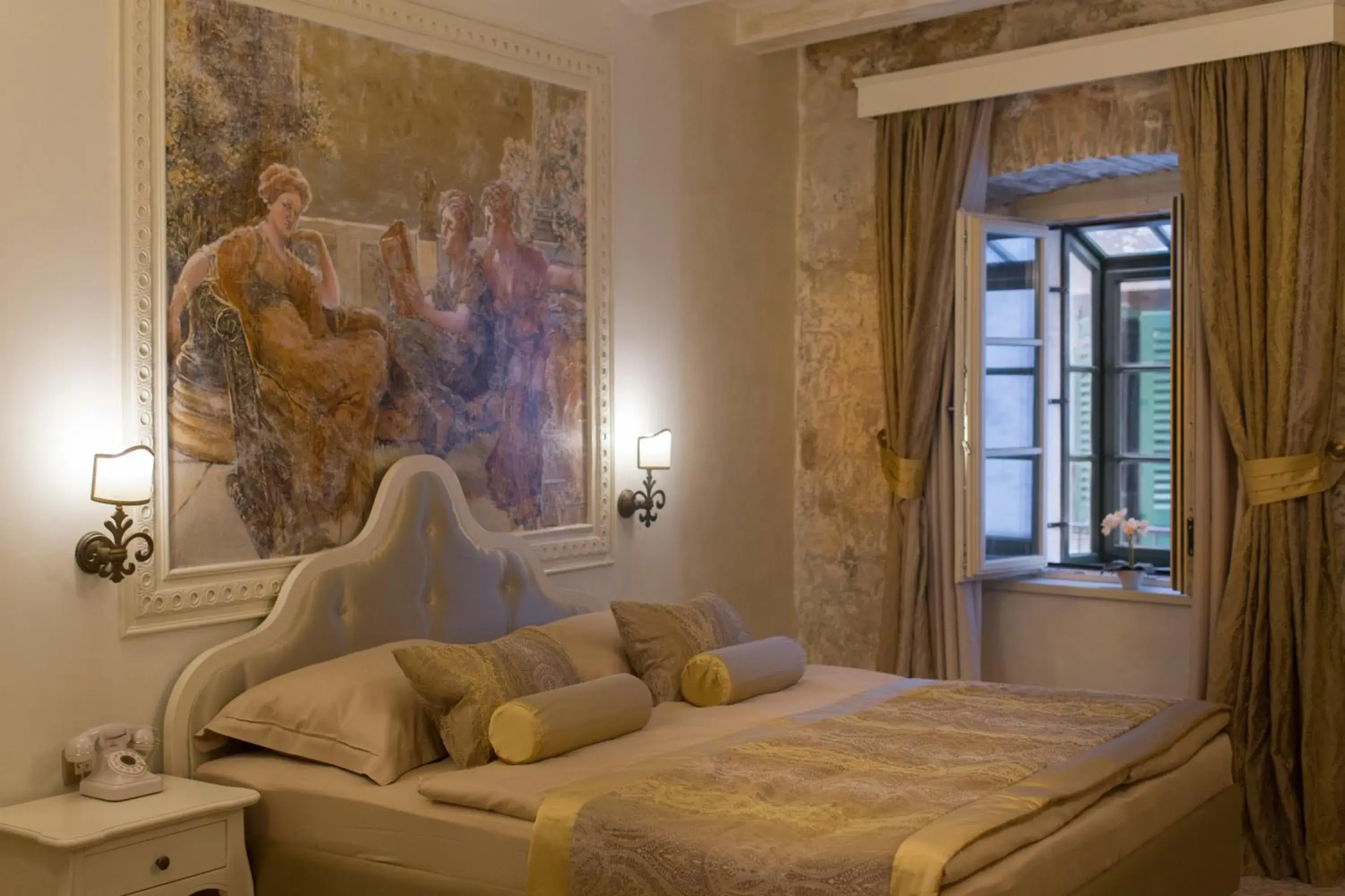 Bed in Heritage Hotel Life Palace Bed in Heritage Hotel Life Palace