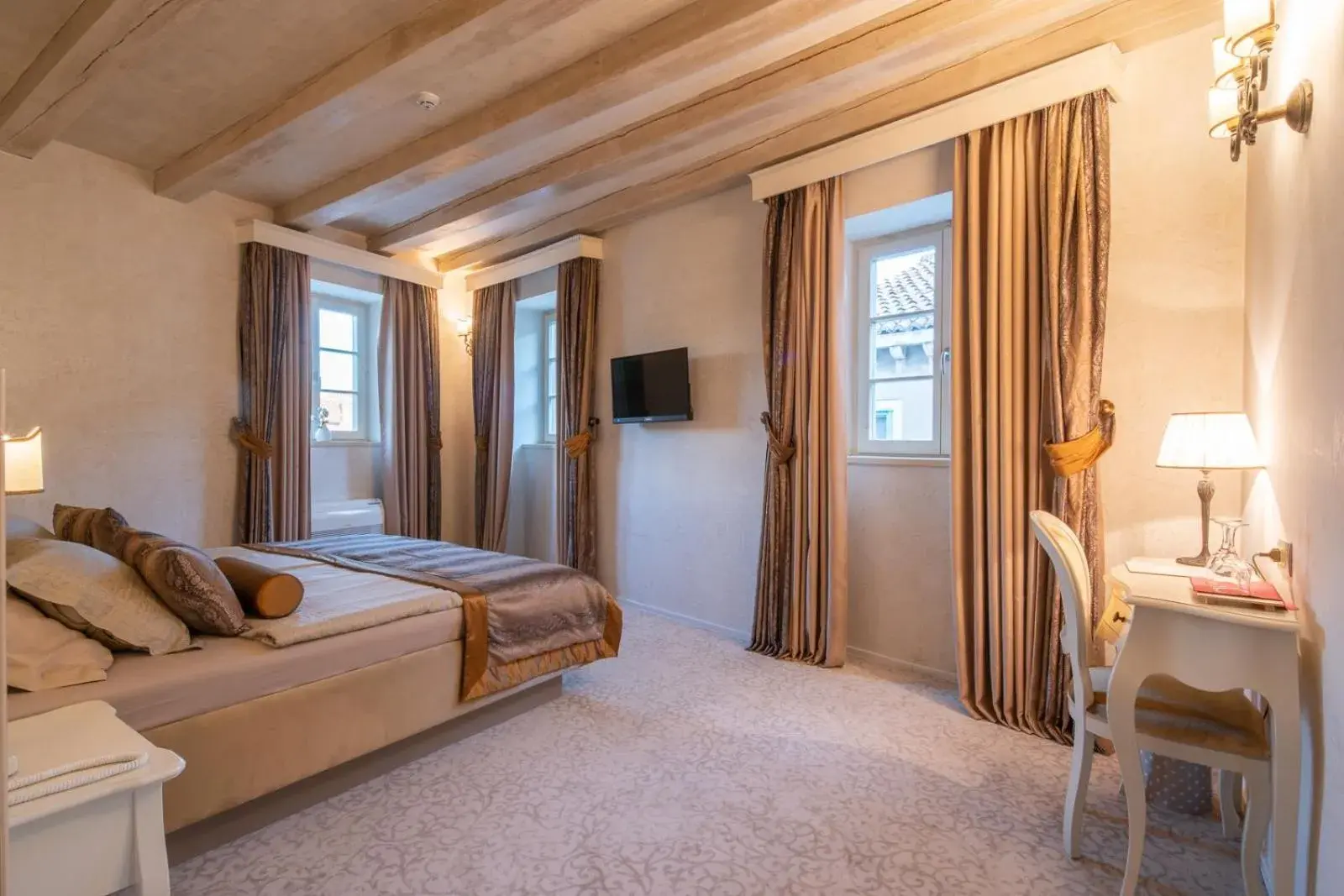 Deluxe Double Room in Heritage Hotel Life Palace Deluxe Double Room in Heritage Hotel Life Palace