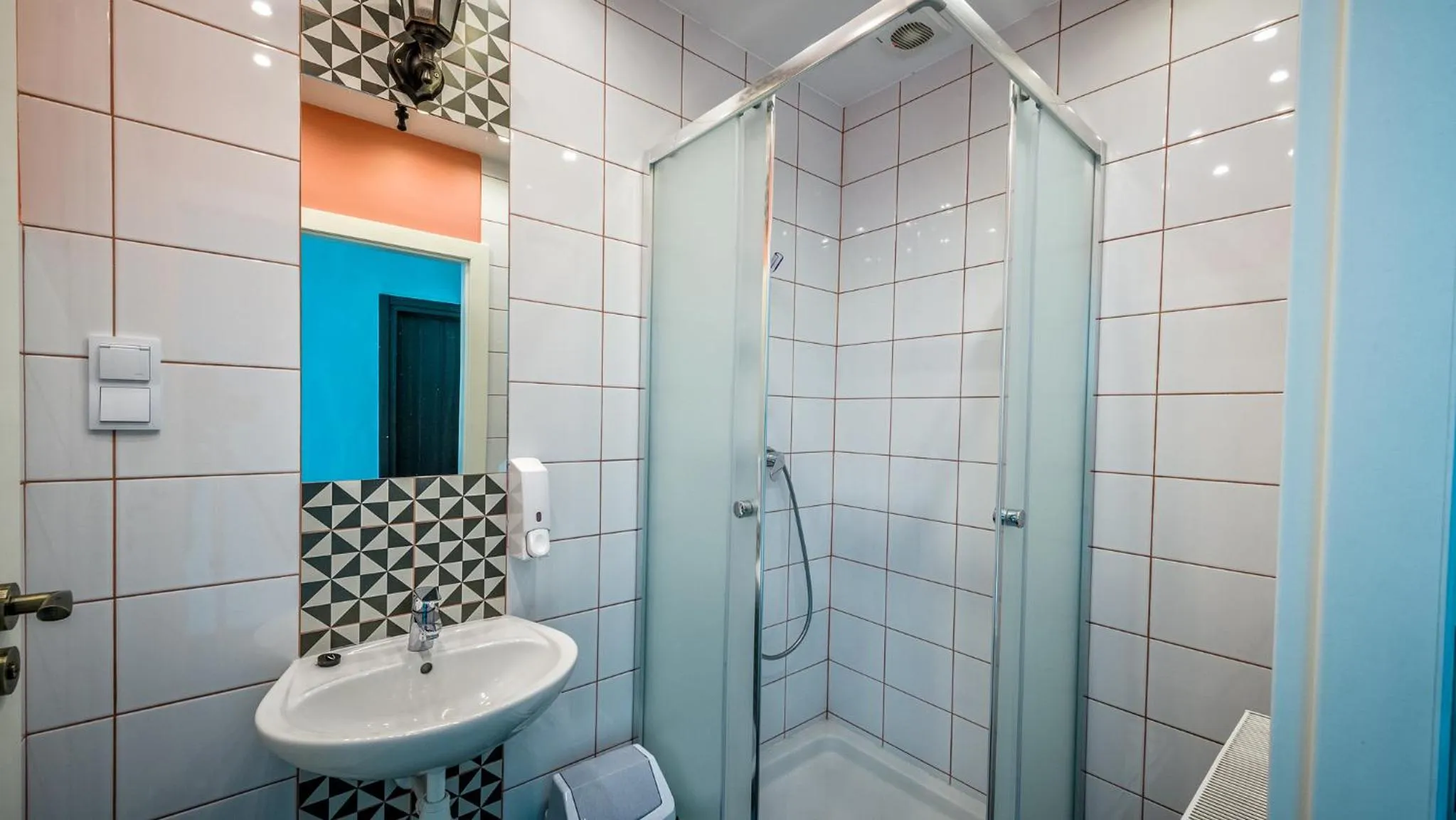 Shower in The Little Havana Party Hostel