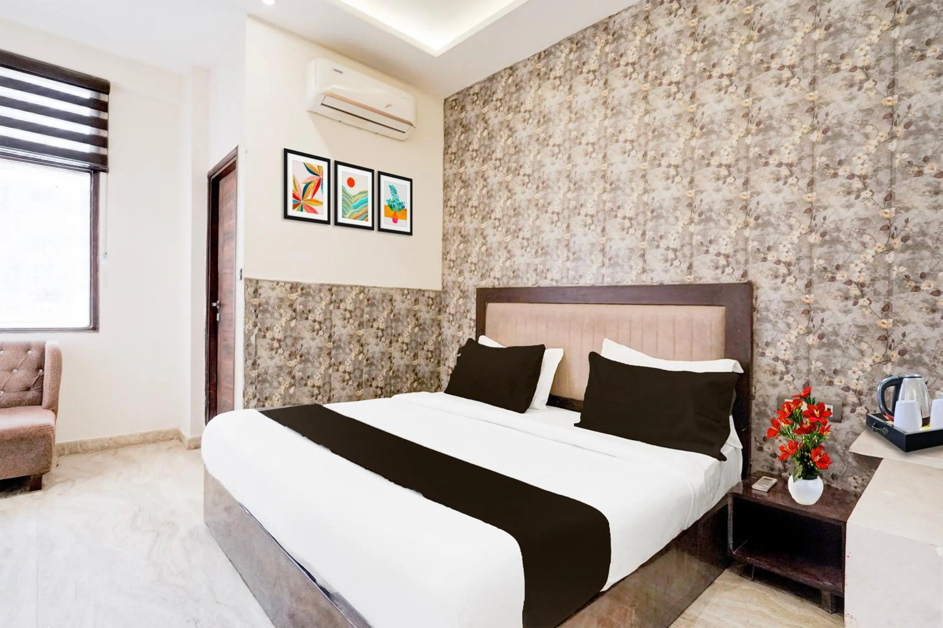 Super Collection O Sector 108 Noida