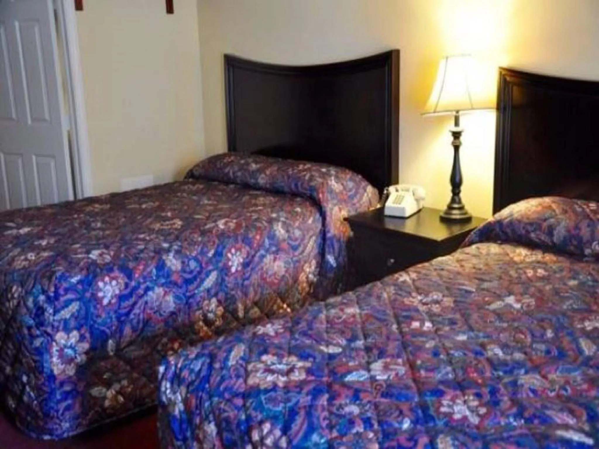 Bed in Countryside Motel