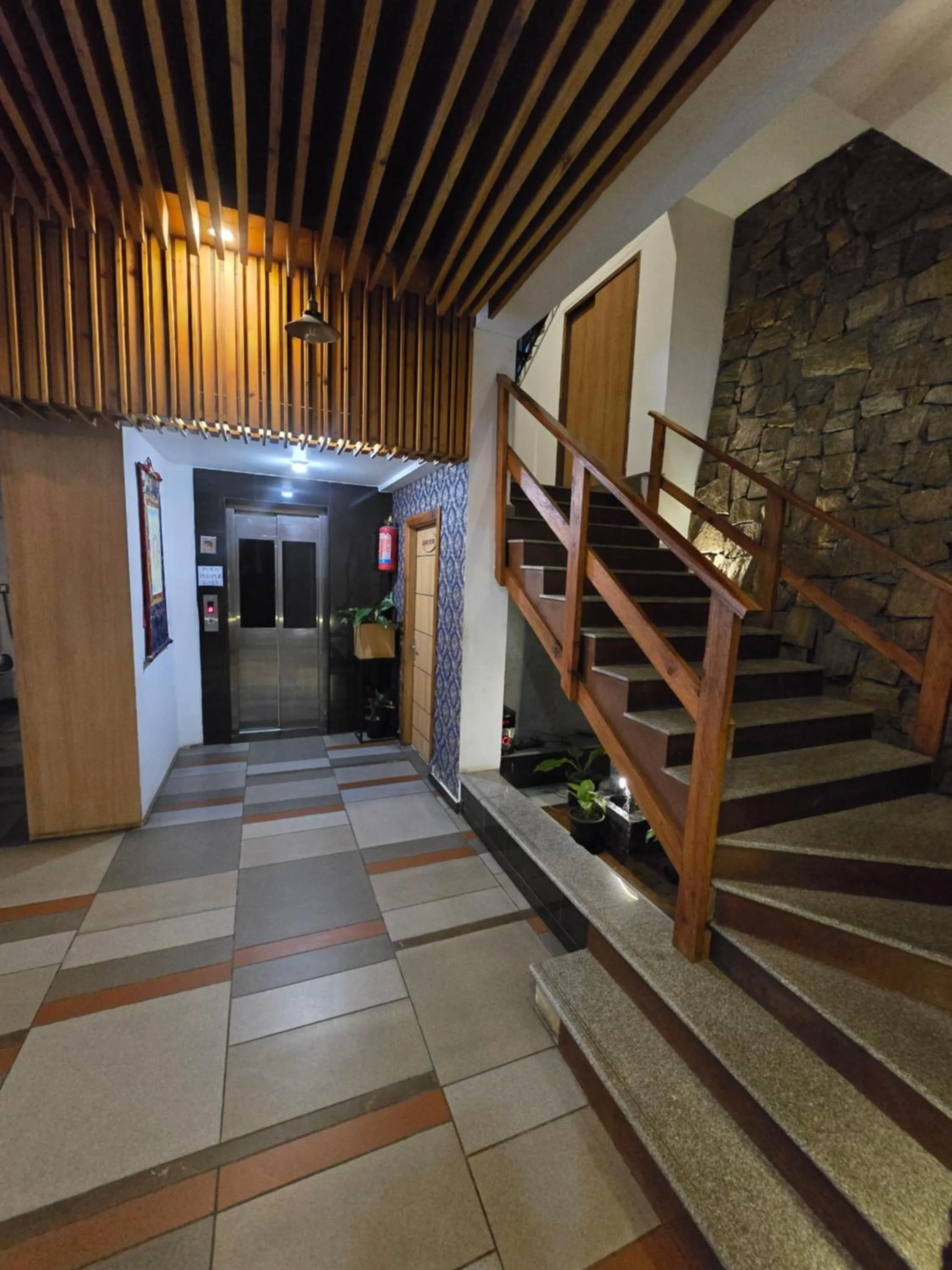 The Regal Hotel & Lounge