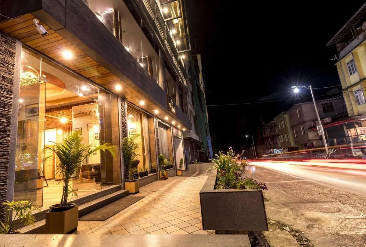 The Regal Hotel & Lounge