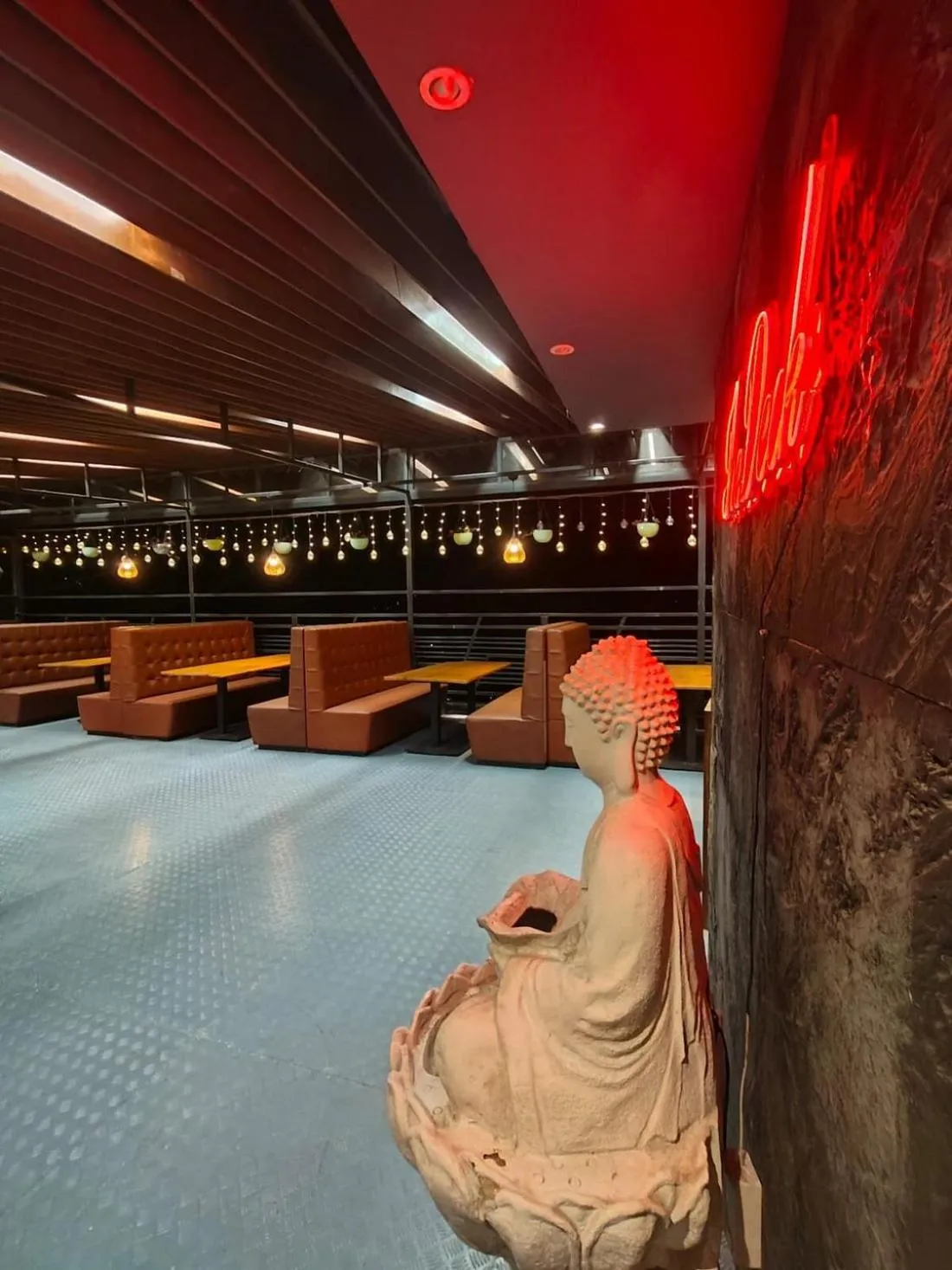 Restaurant/places to eat in The Regal Hotel & Lounge